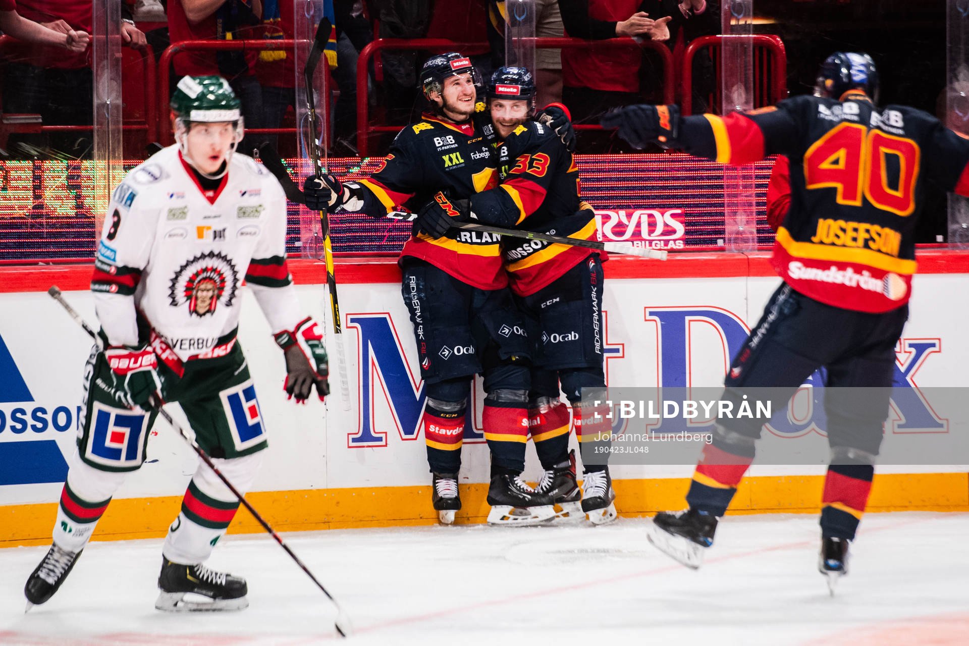 Djurgårdens Linus Hultström jublar med Jakob Lilja