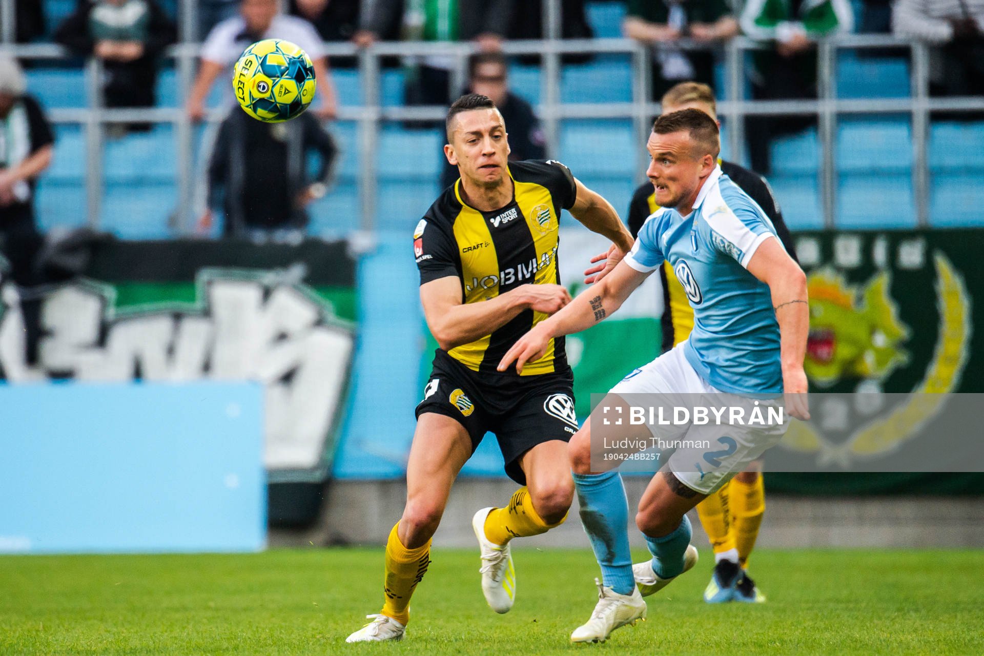 Malmö FFs Eric Larsson och Hammarbys Nikola Djurdjic