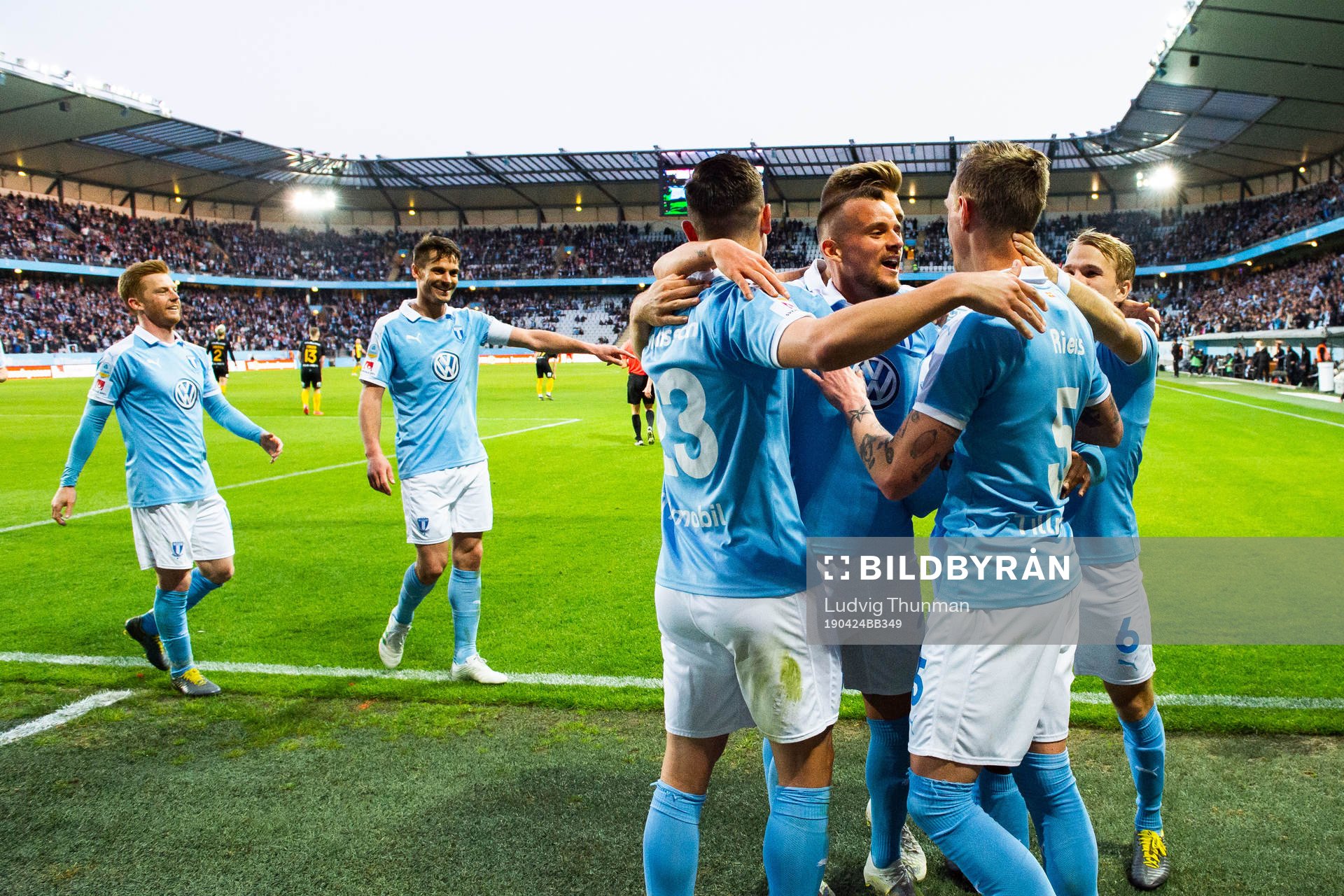 Malmö FFs Sören Rieks jublar med lagkamrater