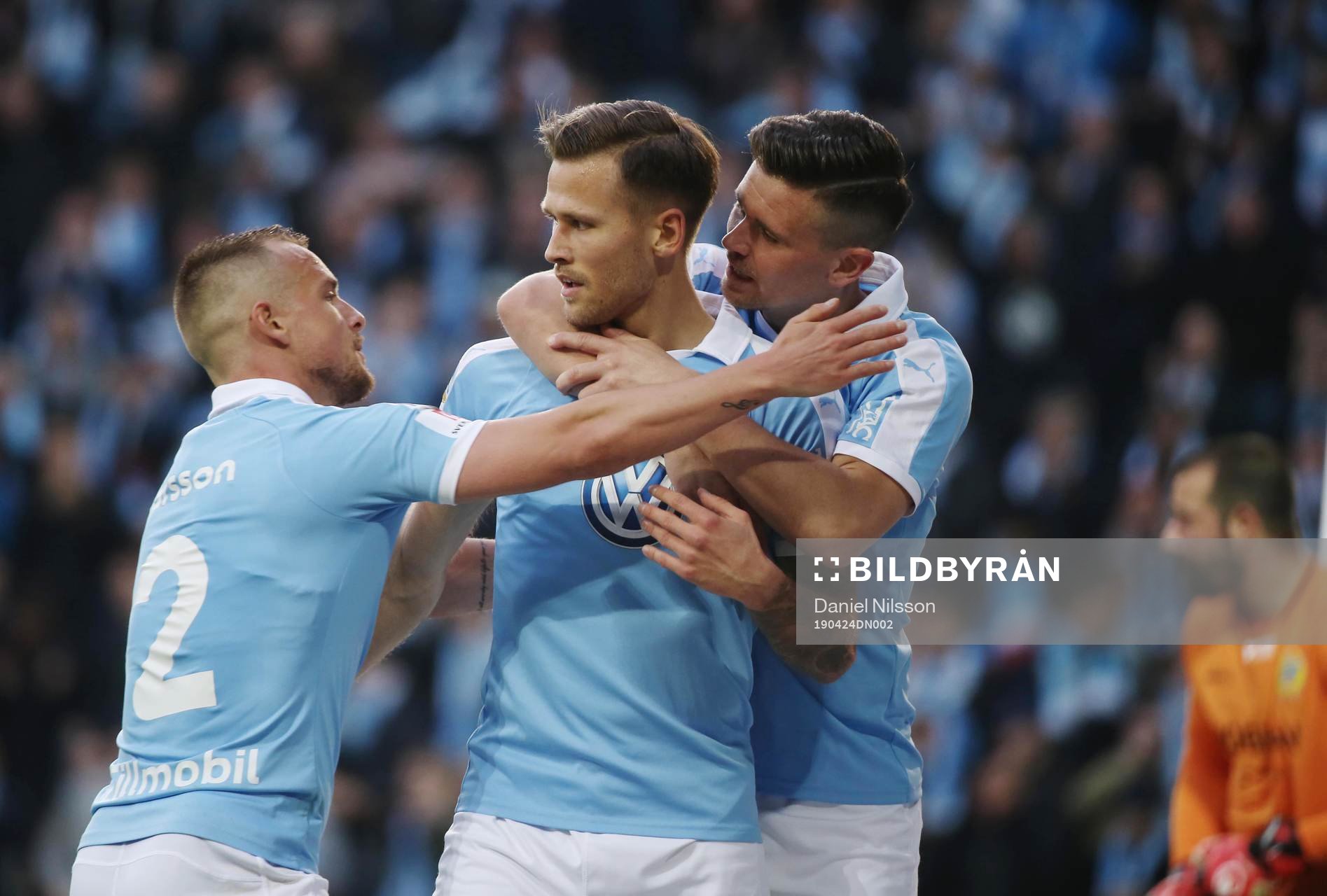 Malmö FFs Arnór Traustason krams om av Eric Larsson och