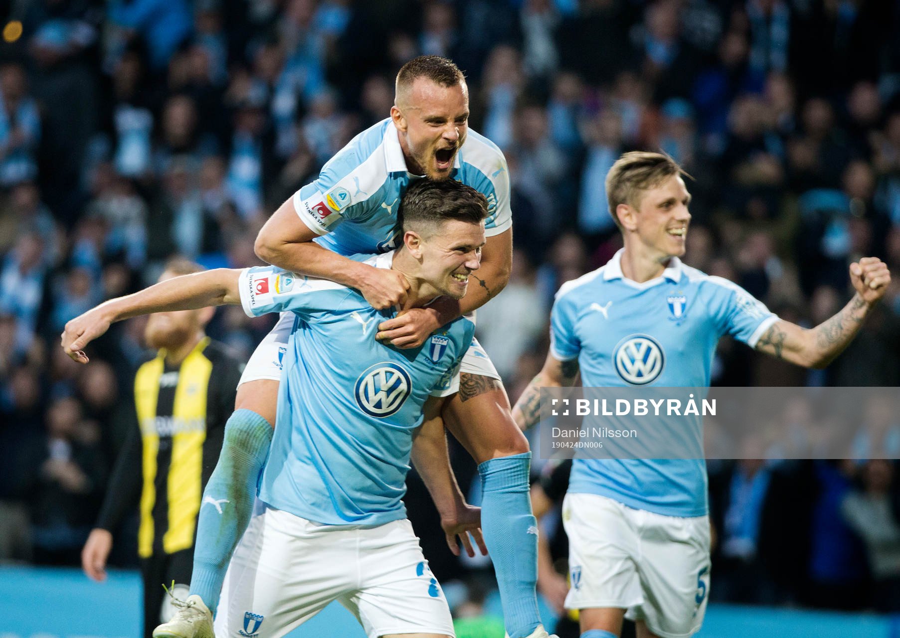 Malmö FFs Marcus Antonsson jublar med Rasmus Bengtsson och