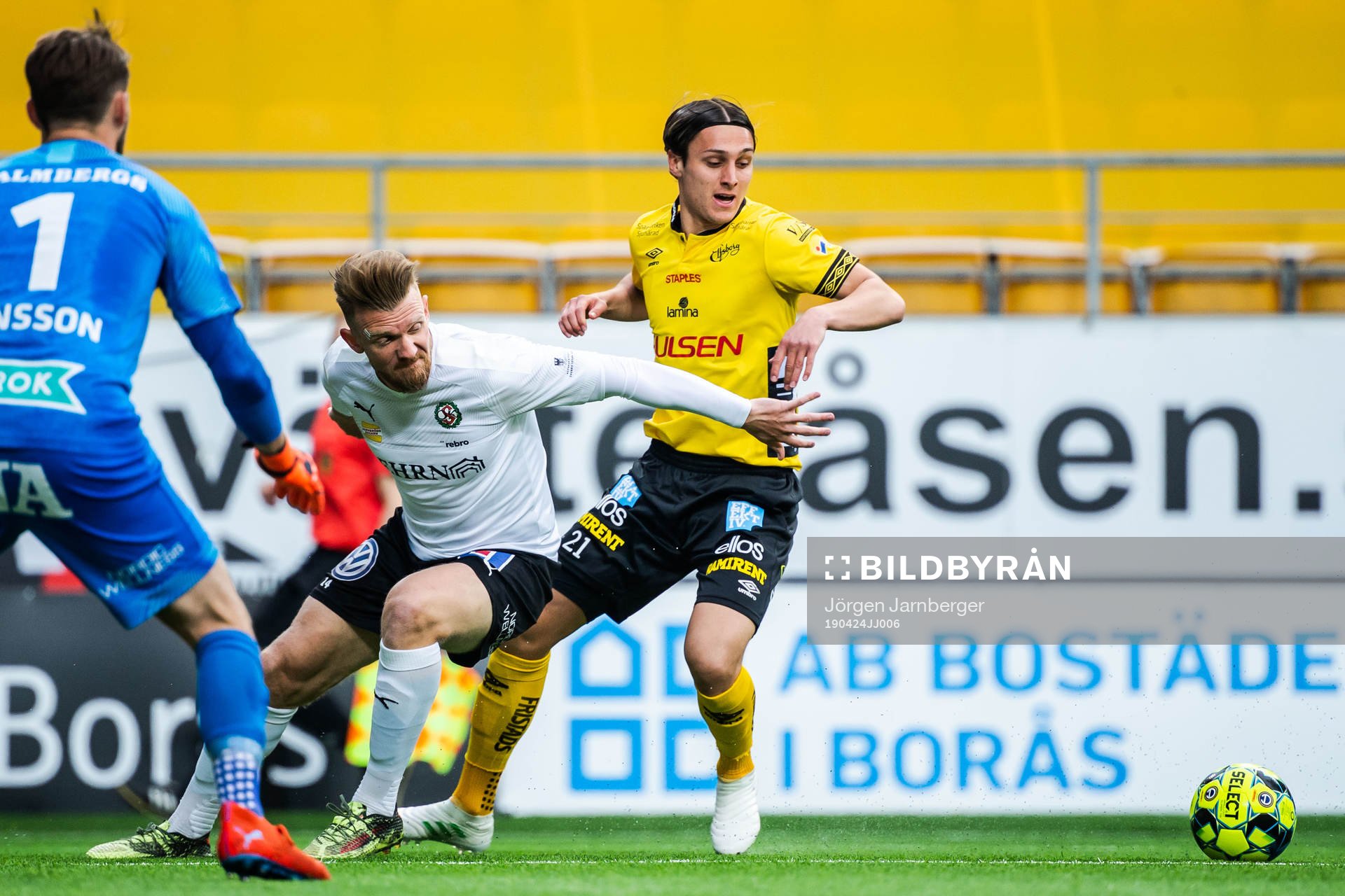 Örebros Michael Almebäck och Elfsborgs Jonathan Levi
