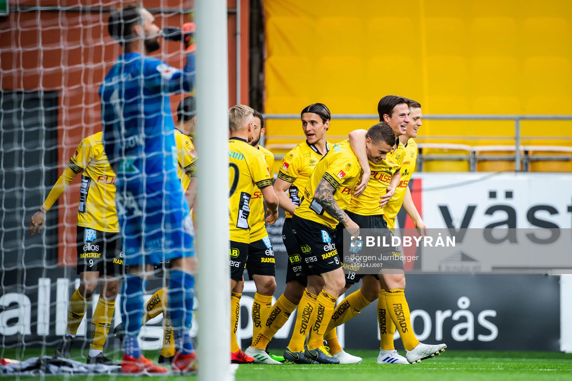 Elfsborgs Samuel Holmén jublar med lagkamrater