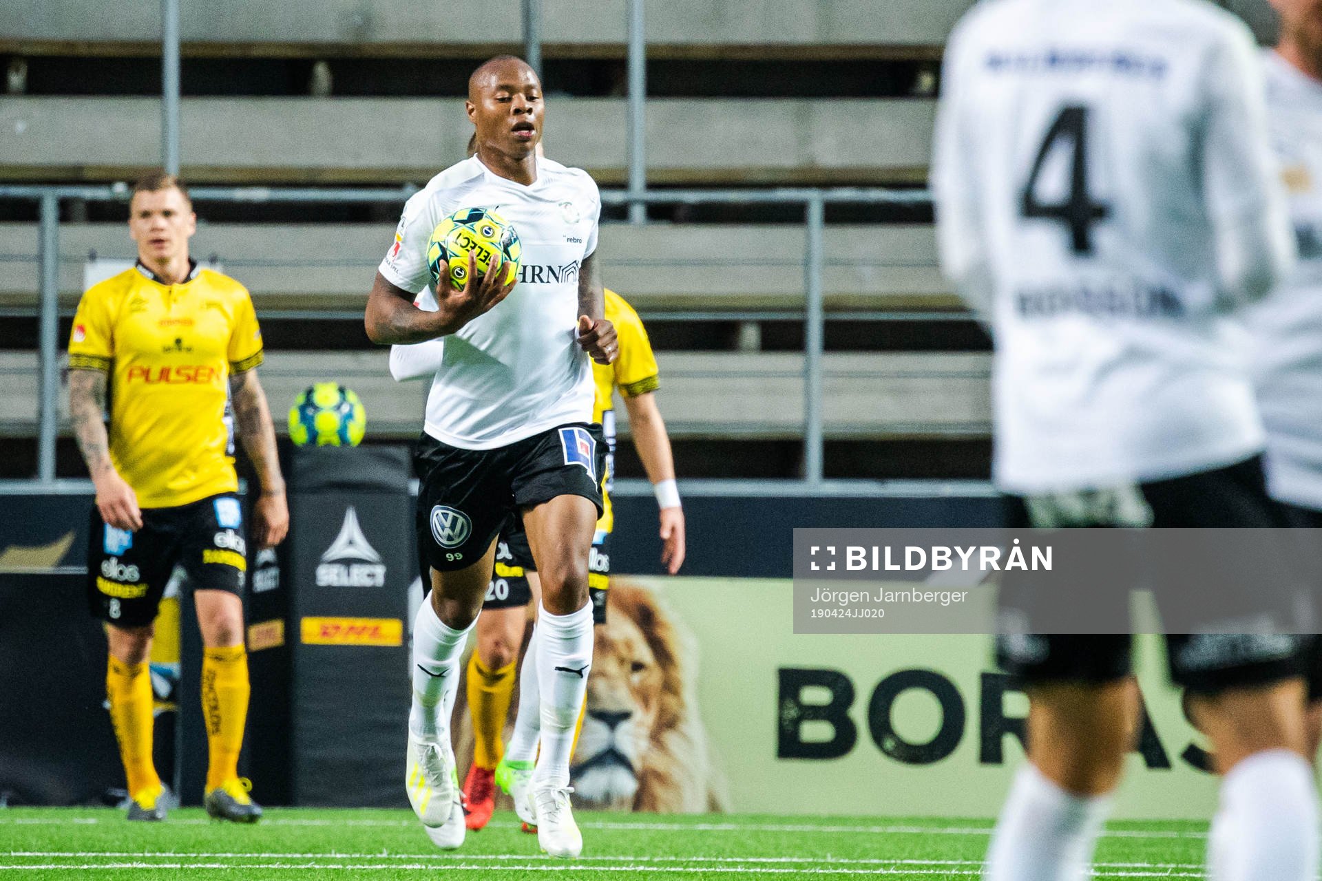 Örebros Carlos Strandberg jublar