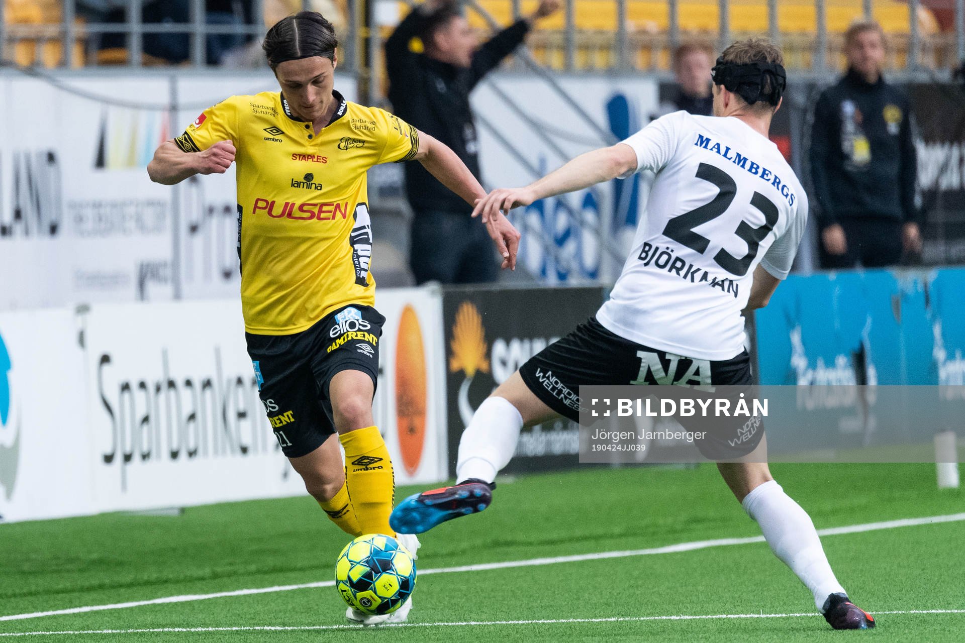 Elfsborgs Jonathan Levi och Örebros Daniel Björkman (rygg