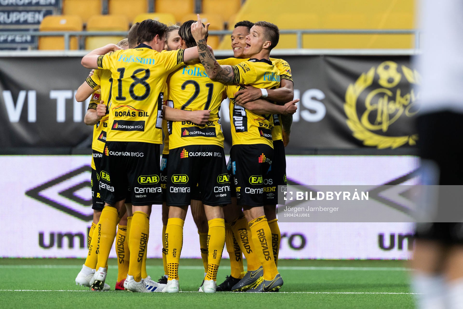 Elfsborgs Samuel Holmén jublar med lagkamraterna