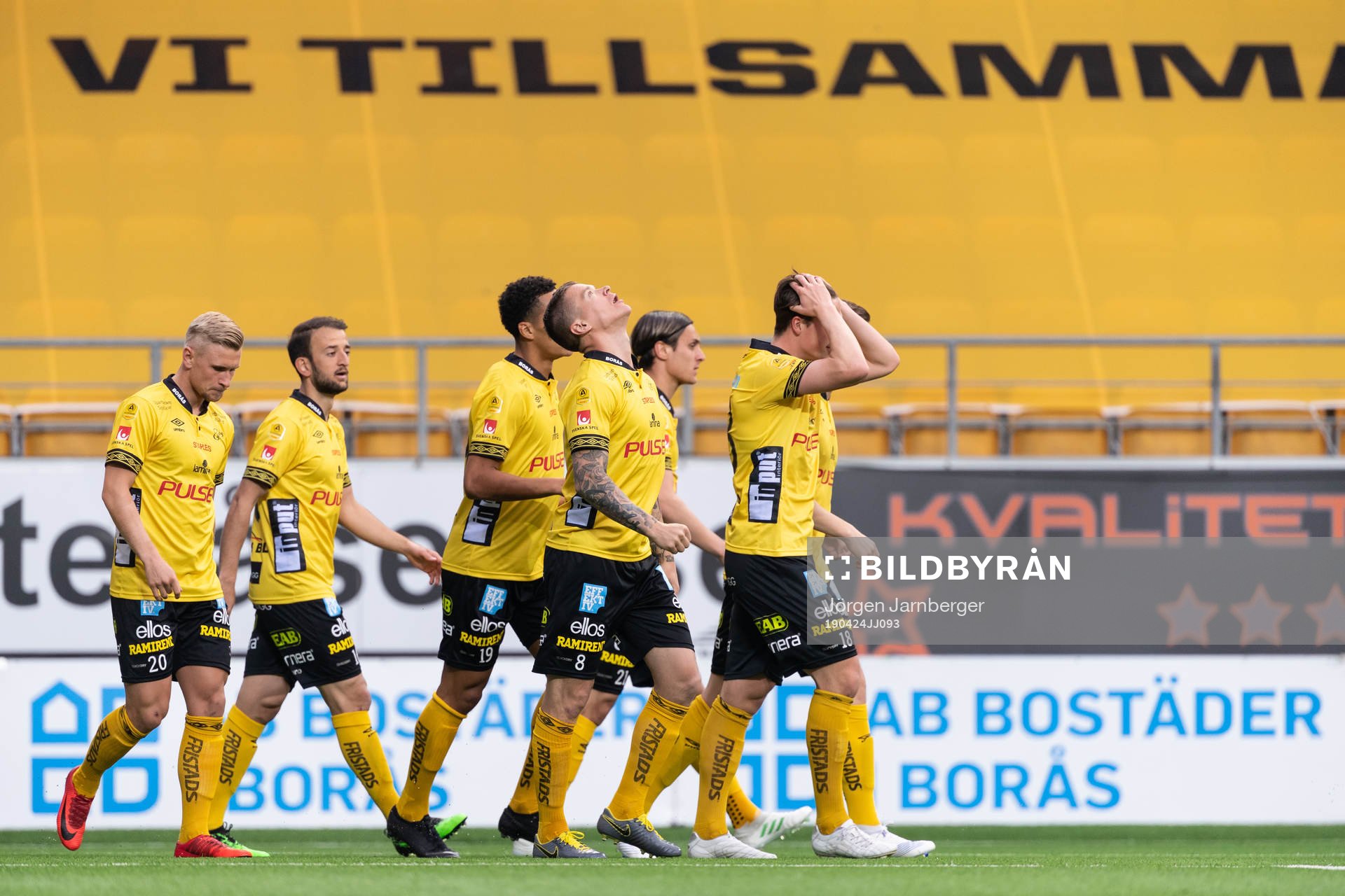 Elfsborgs Samuel Holmén jublar ihop med övriga spelare
