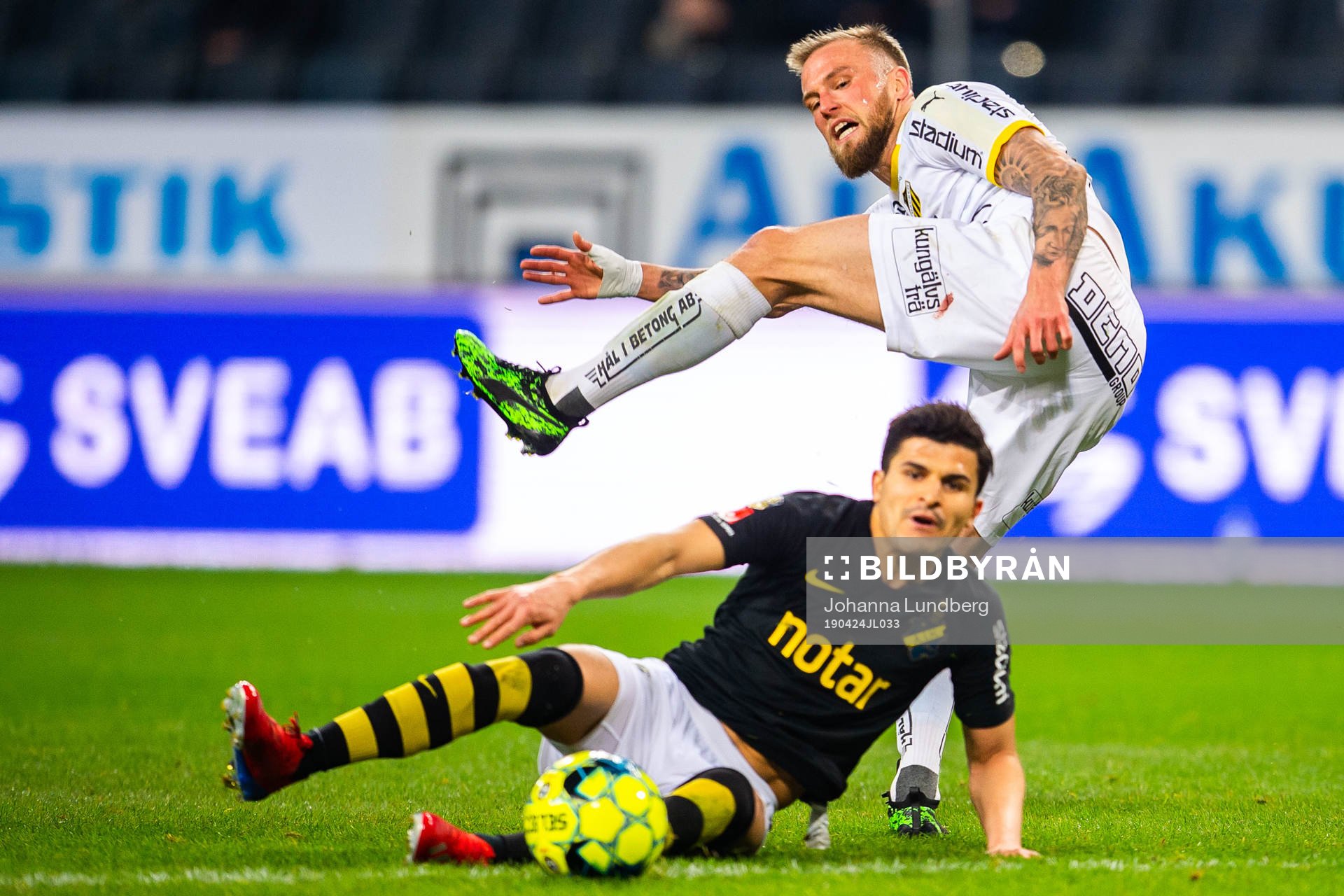s Tarik Elyounoussi och Häckens Alexander Faltsetas