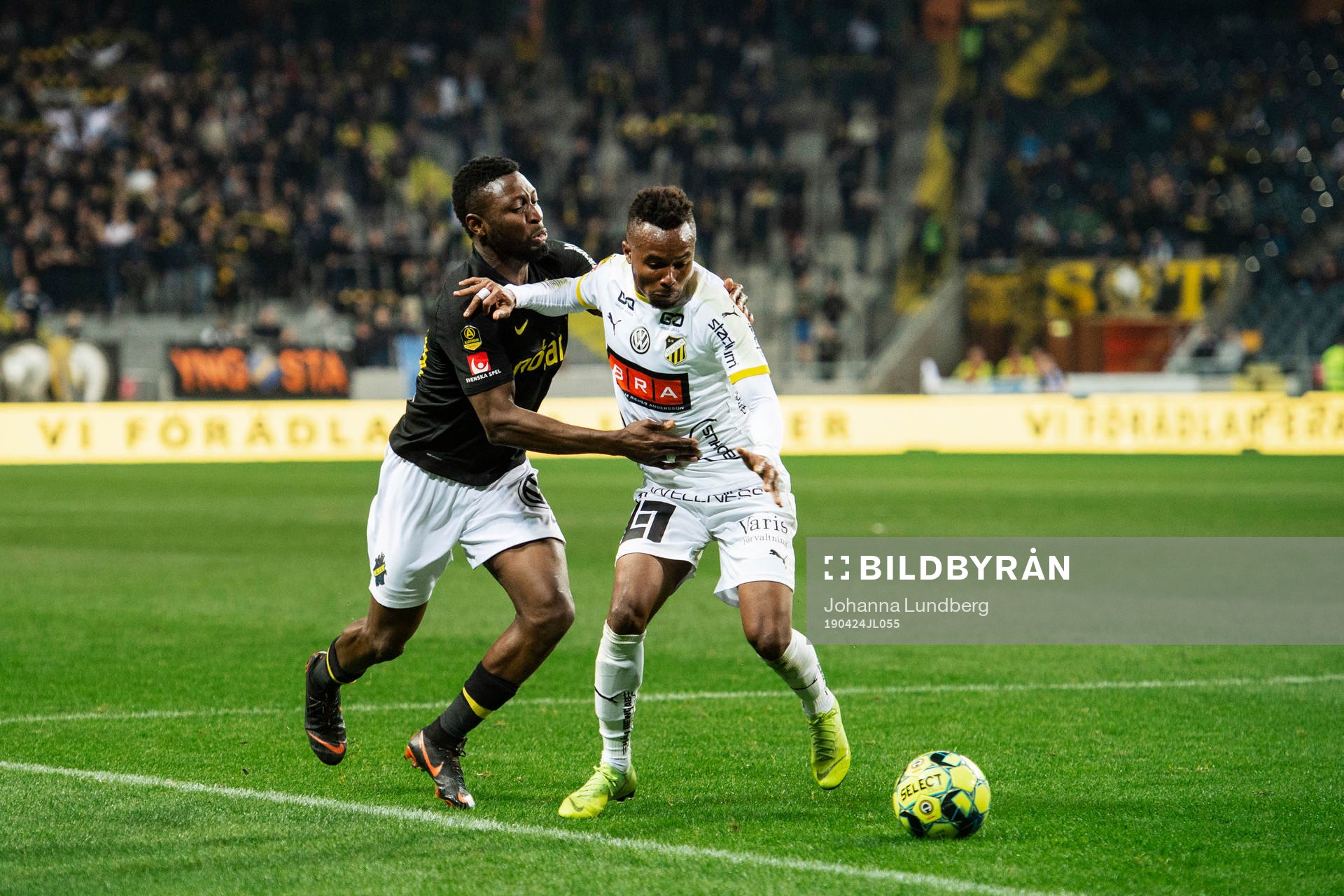 s Chinedu Ogbuke Obasi och Häckens Godswill Ekpolo
