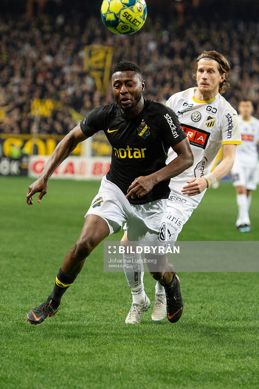 s Chinedu Ogbuke Obasi och Häckens Erik Friberg