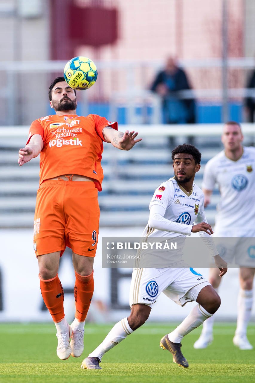 AFC Eskilstunas Denni Avdic och Östersunds Tesfaldet Tekie