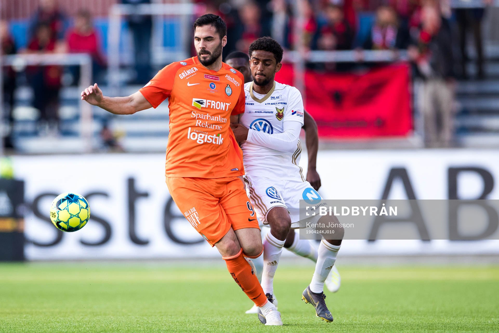 AFC Eskilstunas Denni Avdic och Östersunds Tesfaldet Tekie