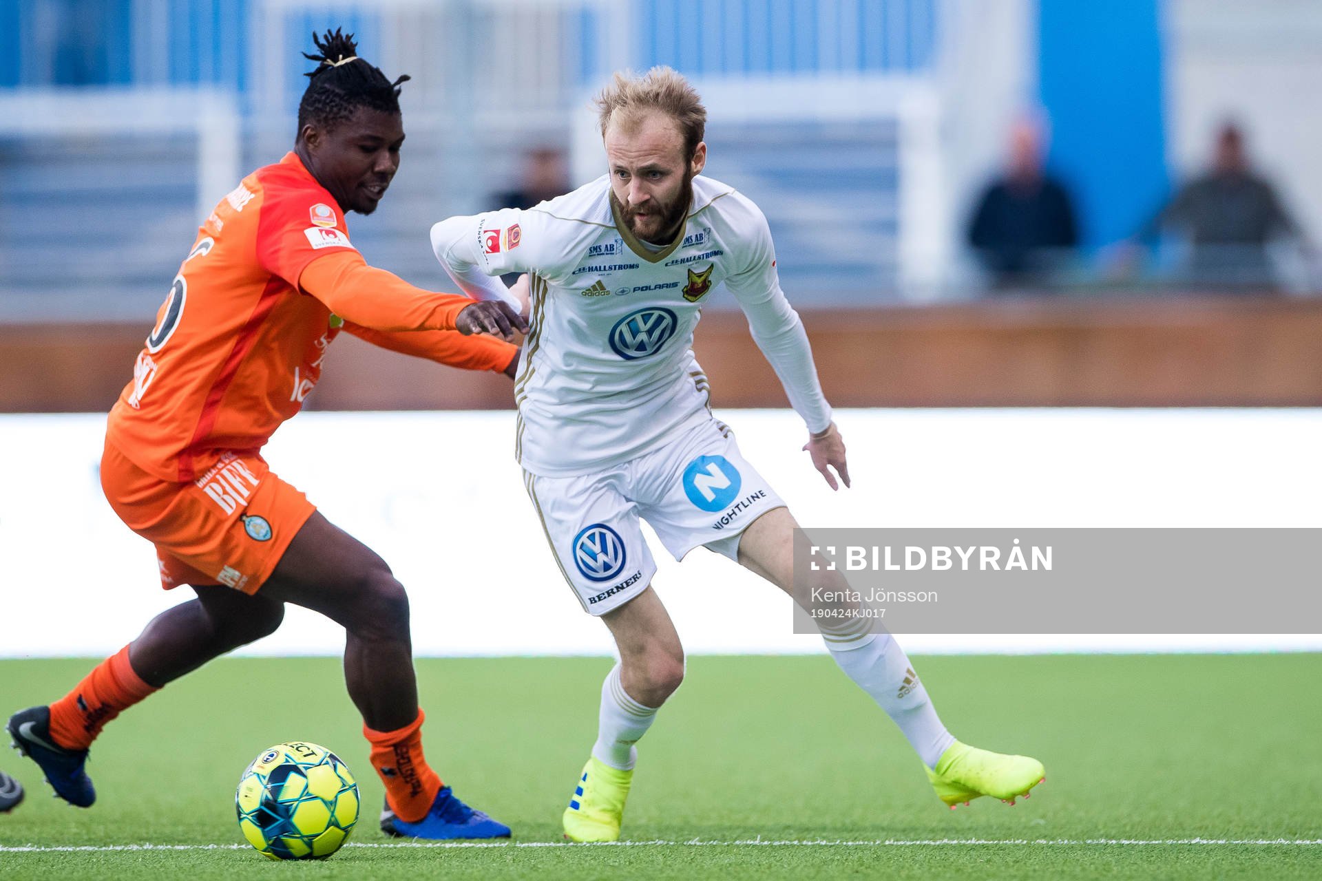 AFC Eskilstunas Samuel Nnamani och Östersunds Curtis