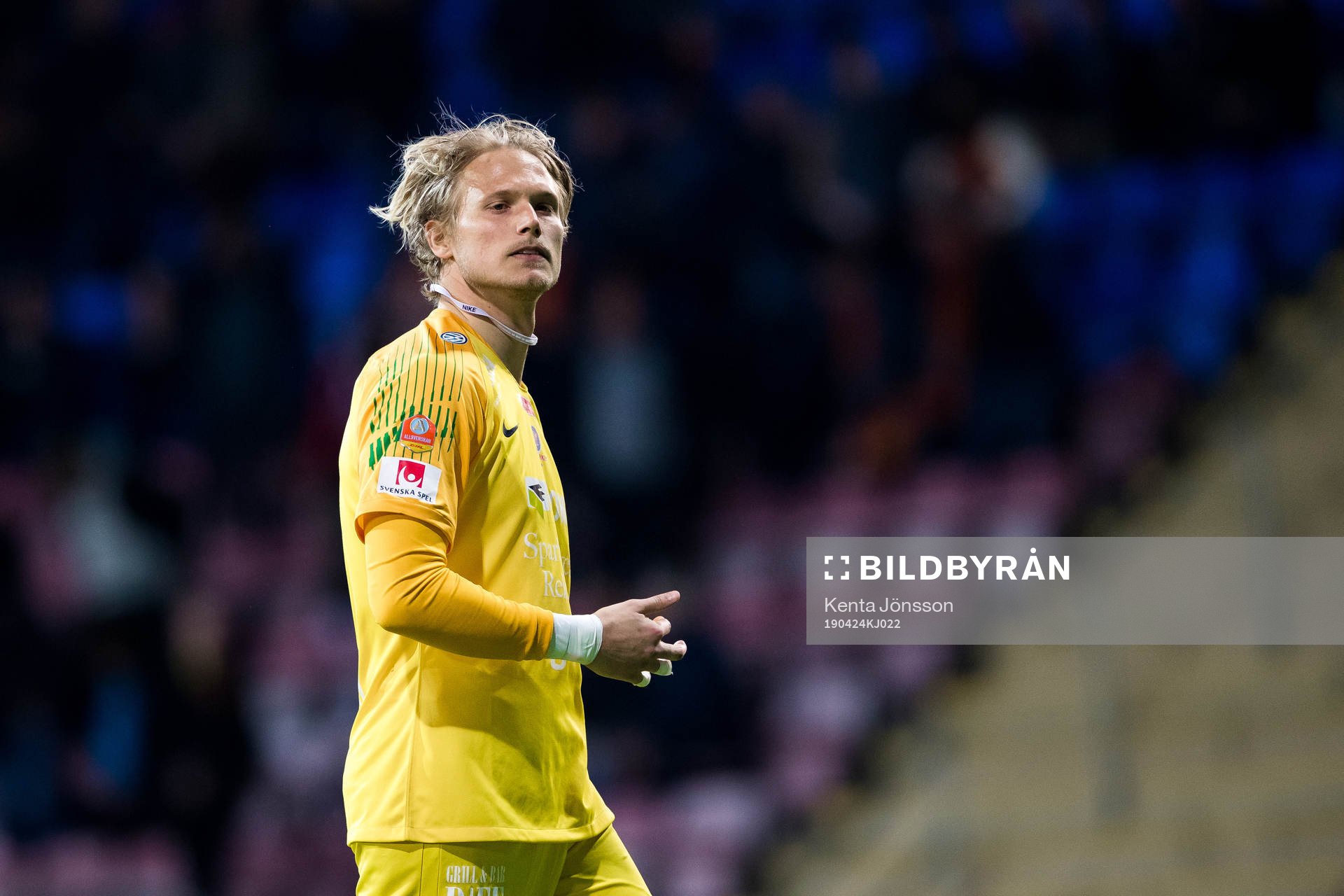 AFC Eskilstunas målvakt Ole Söderberg deppar