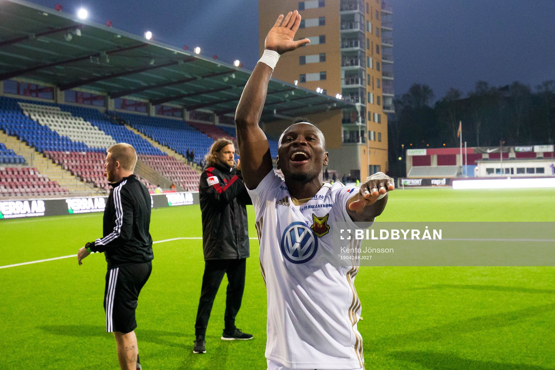 Östersunds Samuel Laryea Mensiro jublar
