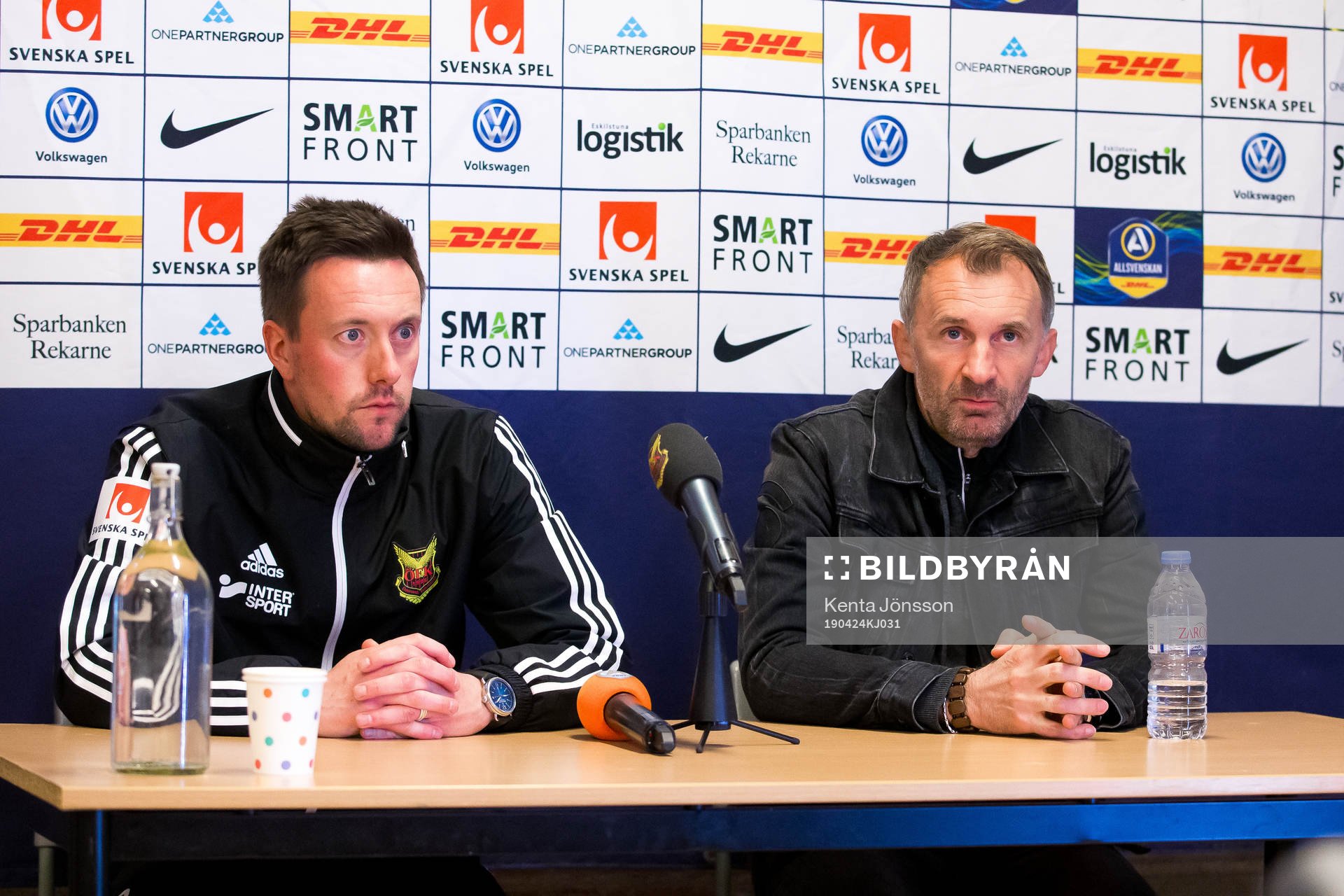 Östersunds tränare Ian Burchnall ocb AFC Eskilstunas tränare Nemanja Miljanvoic på presskonferensen efter fotbollsmatchen i Allsvenskan mellan AFC Eskilstuna och Östersund den 24 april 2019 i Eskilstuna. 