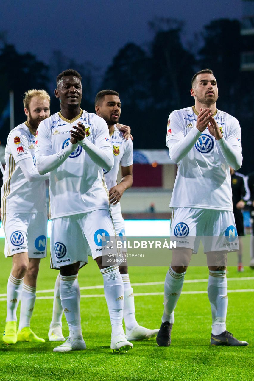 Östersunds Alhaji Gero (v) och Dino Islamovic (h) jublar efter fotbollsmatchen i Allsvenskan mellan AFC Eskilstuna och Östersund den 24 april 2019 i Eskilstuna. 