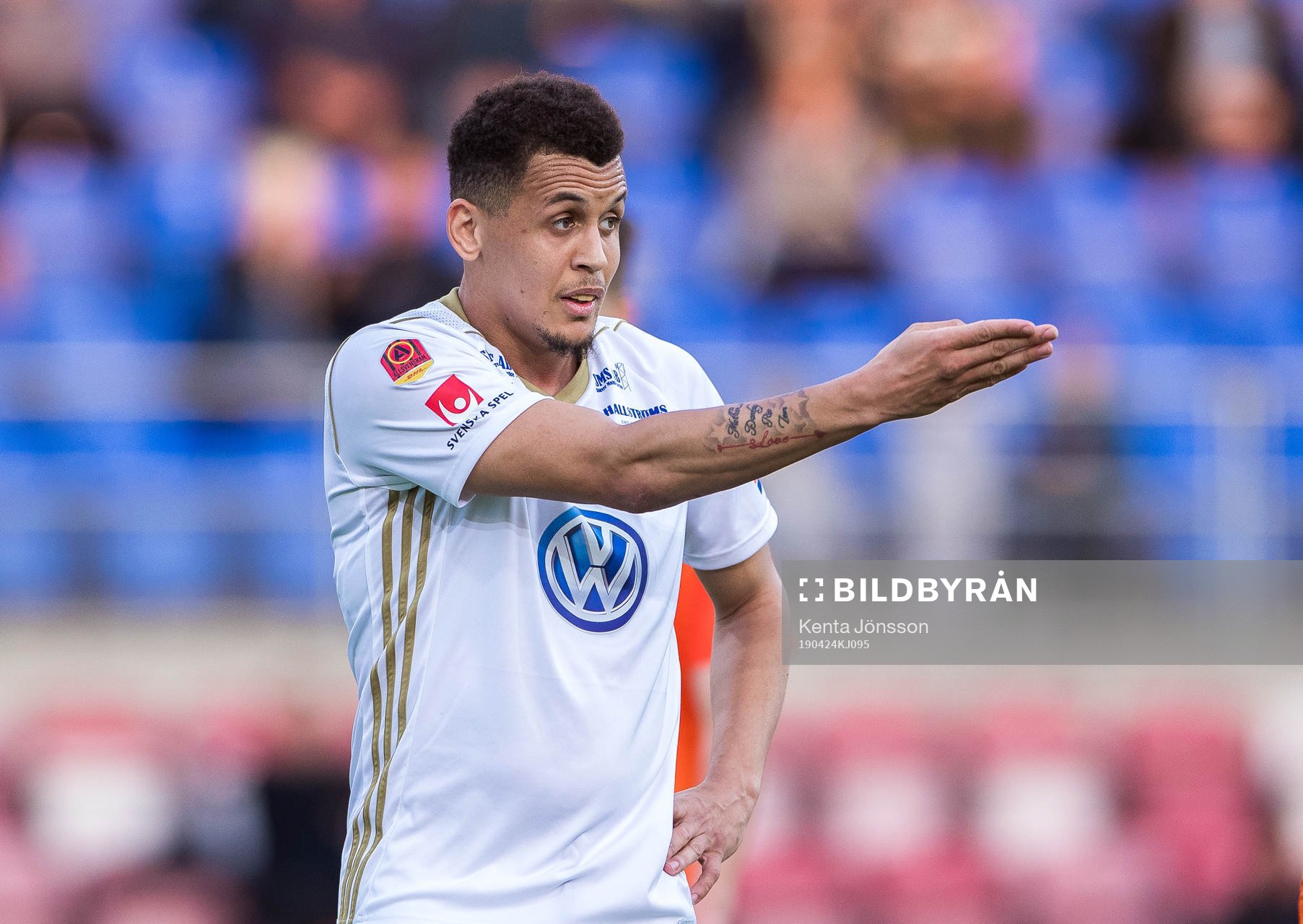 Östersunds Ravel Ryan Morrison gestikulerar