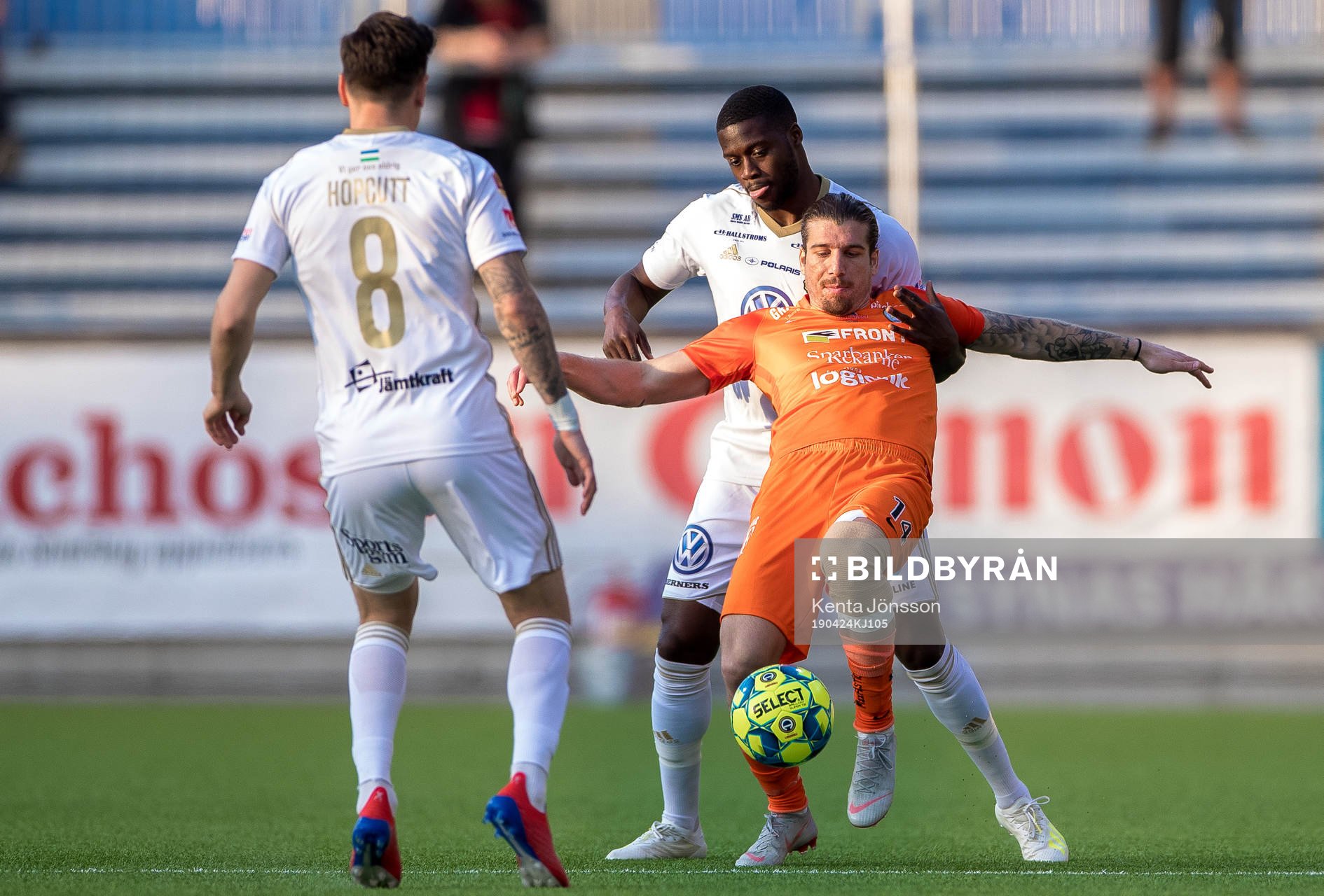 AFC Eskilstunas Christian Miljevic och Östersunds Isak