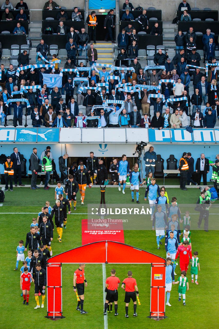 Lagen kommer in till fotbollsmatchen i Allsvenskan mellan