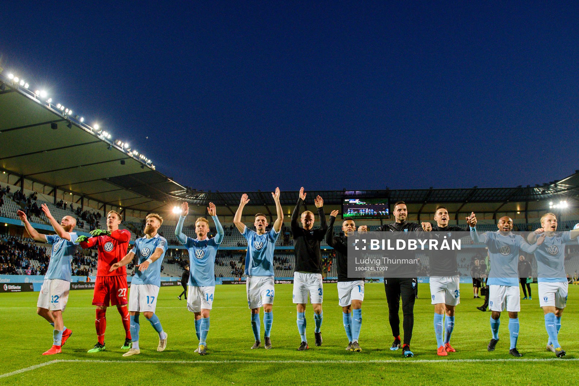 Malmö FFs spelare tackar publiken
