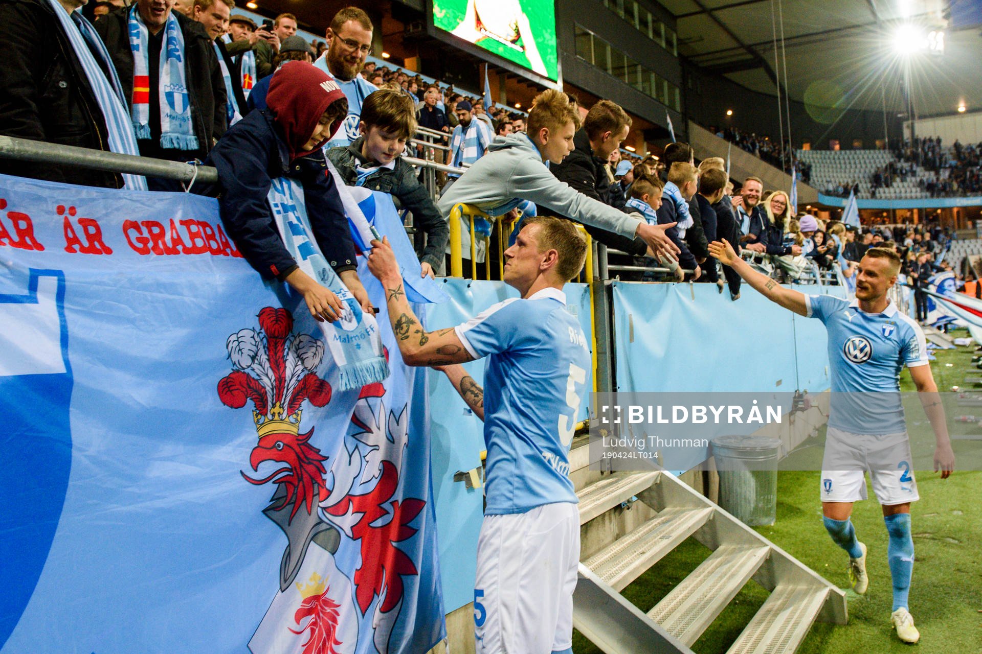 Malmö FFs Sören Rieks och Eric Larsson tackar publiken efter under fotbollsmatchen i Allsvenskan mellan Malmö FF och Hammarby den 24 april 2019 i Malmö.