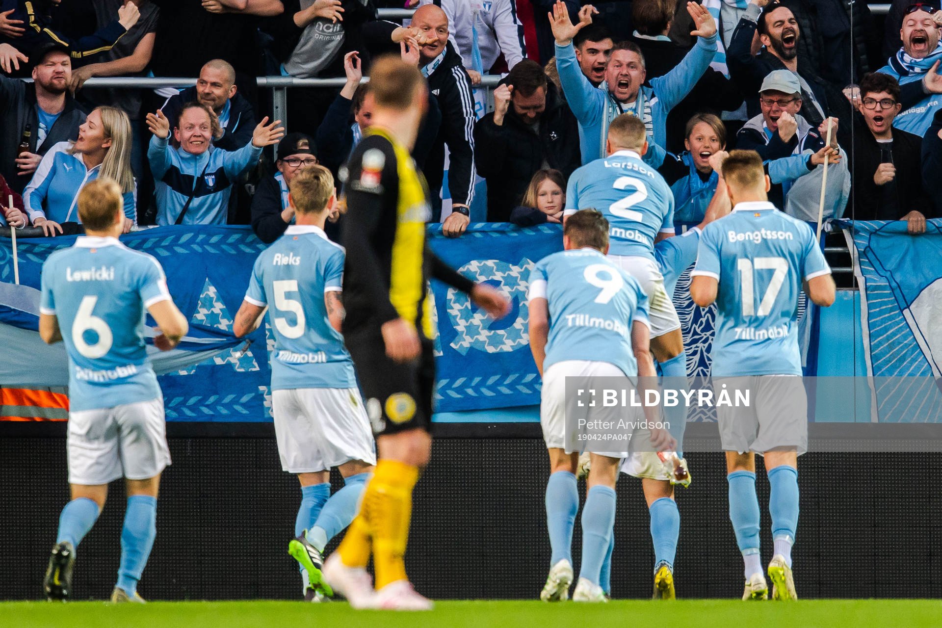 Malmö FFs Marcus Antonsson jublar med Oscar Lewicki,