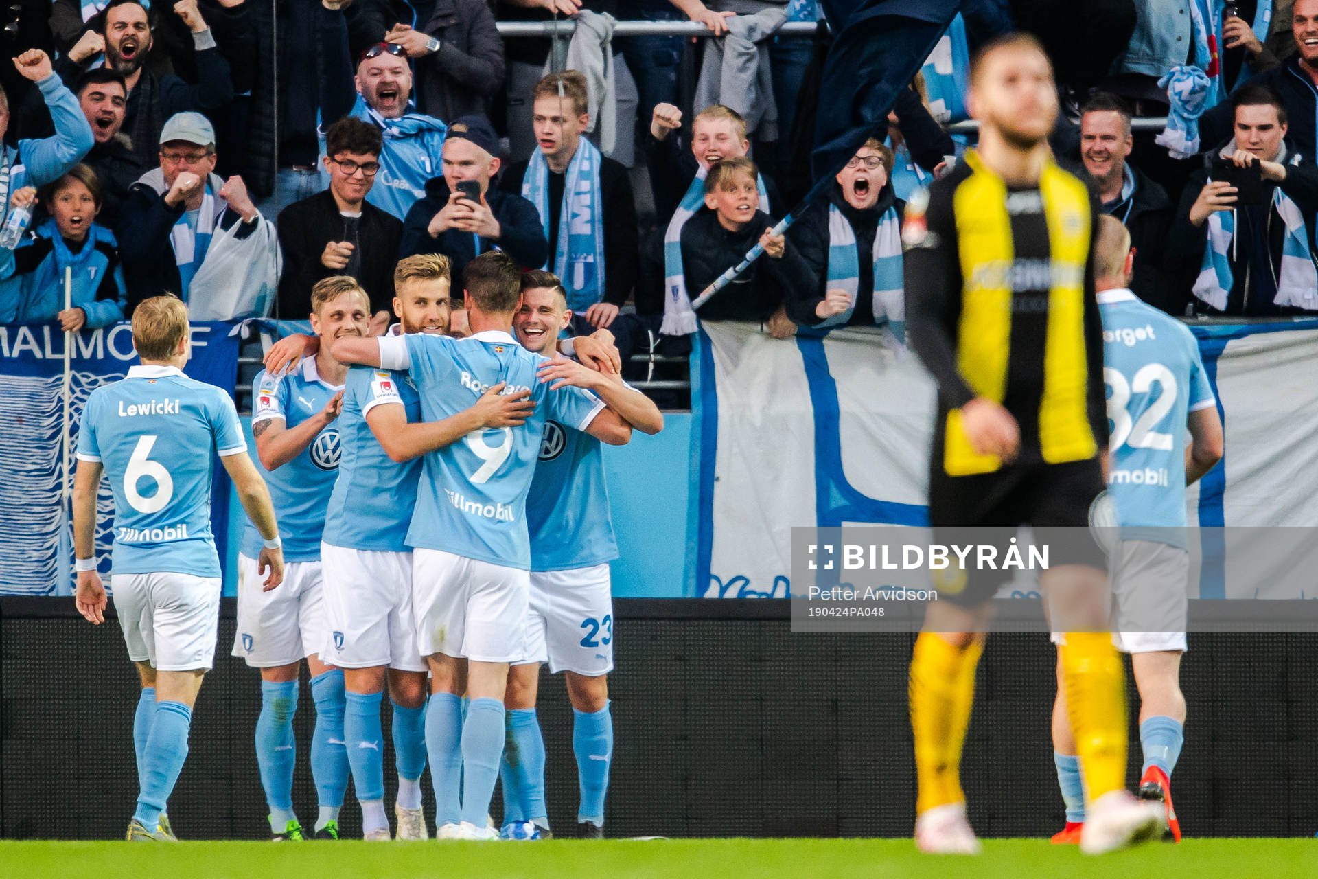Malmö FFs Marcus Antonsson jublar med Oscar Lewicki,