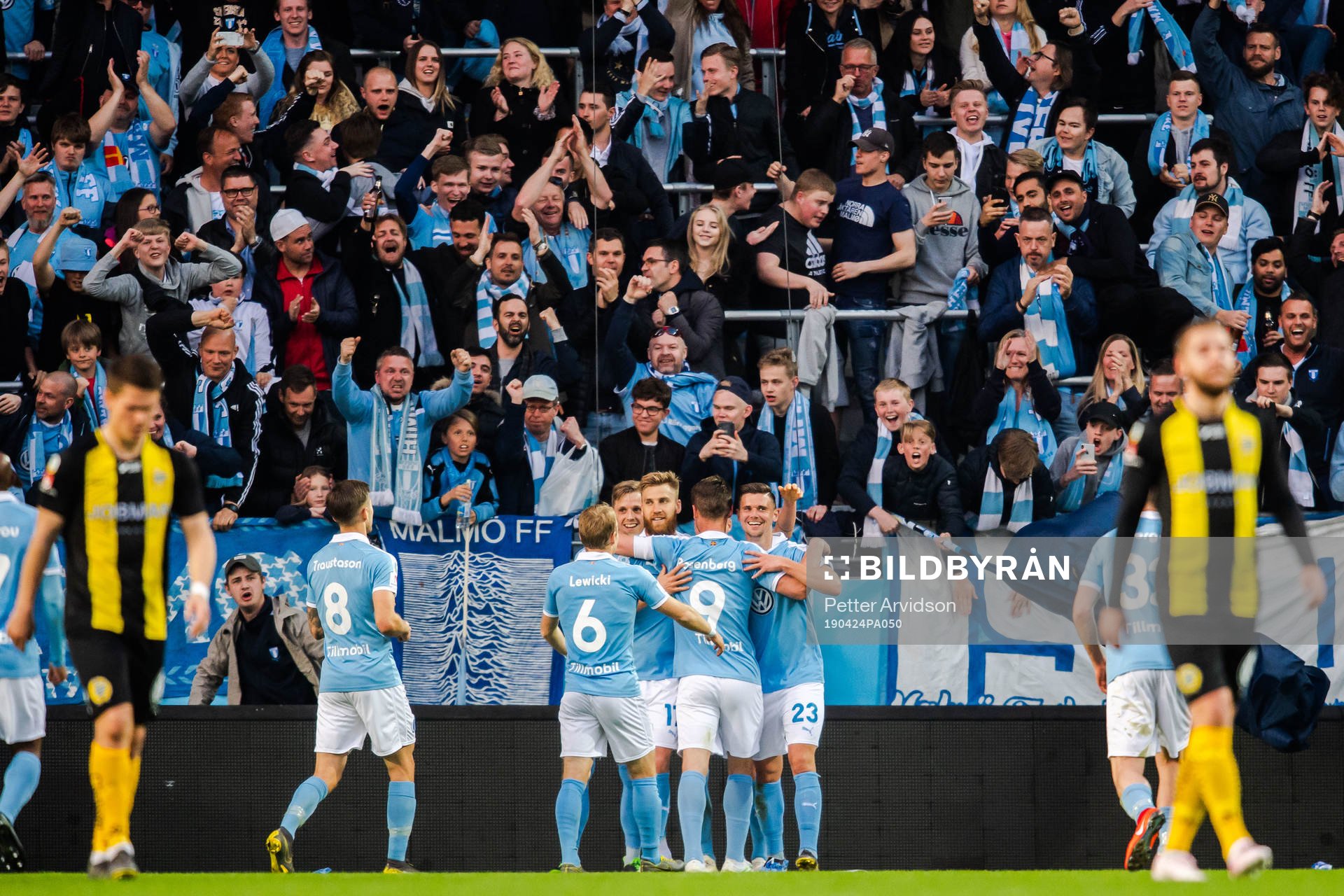 Malmö FFs Marcus Antonsson jublar med Oscar Lewicki,