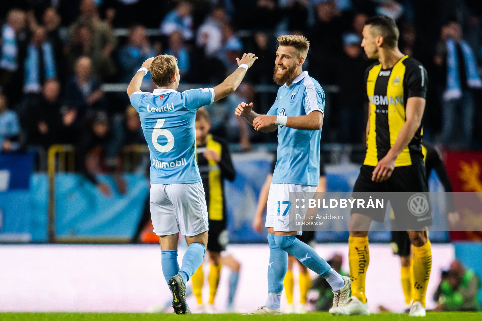 Malmö FFs Oscar Lewicki och Rasmus Bengtsson jublar