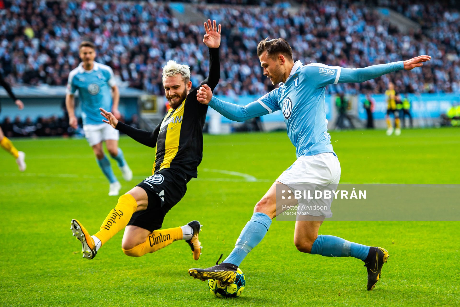 Hammarbys Simon Sandberg och Malmö FFs Arnór Traustason