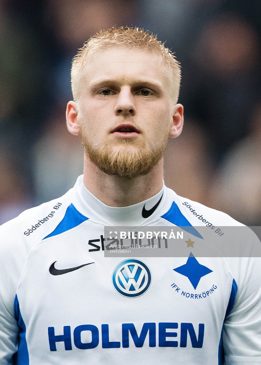 IFK Norrköpings Kalle Holmberg innan fotbollsmatchen i