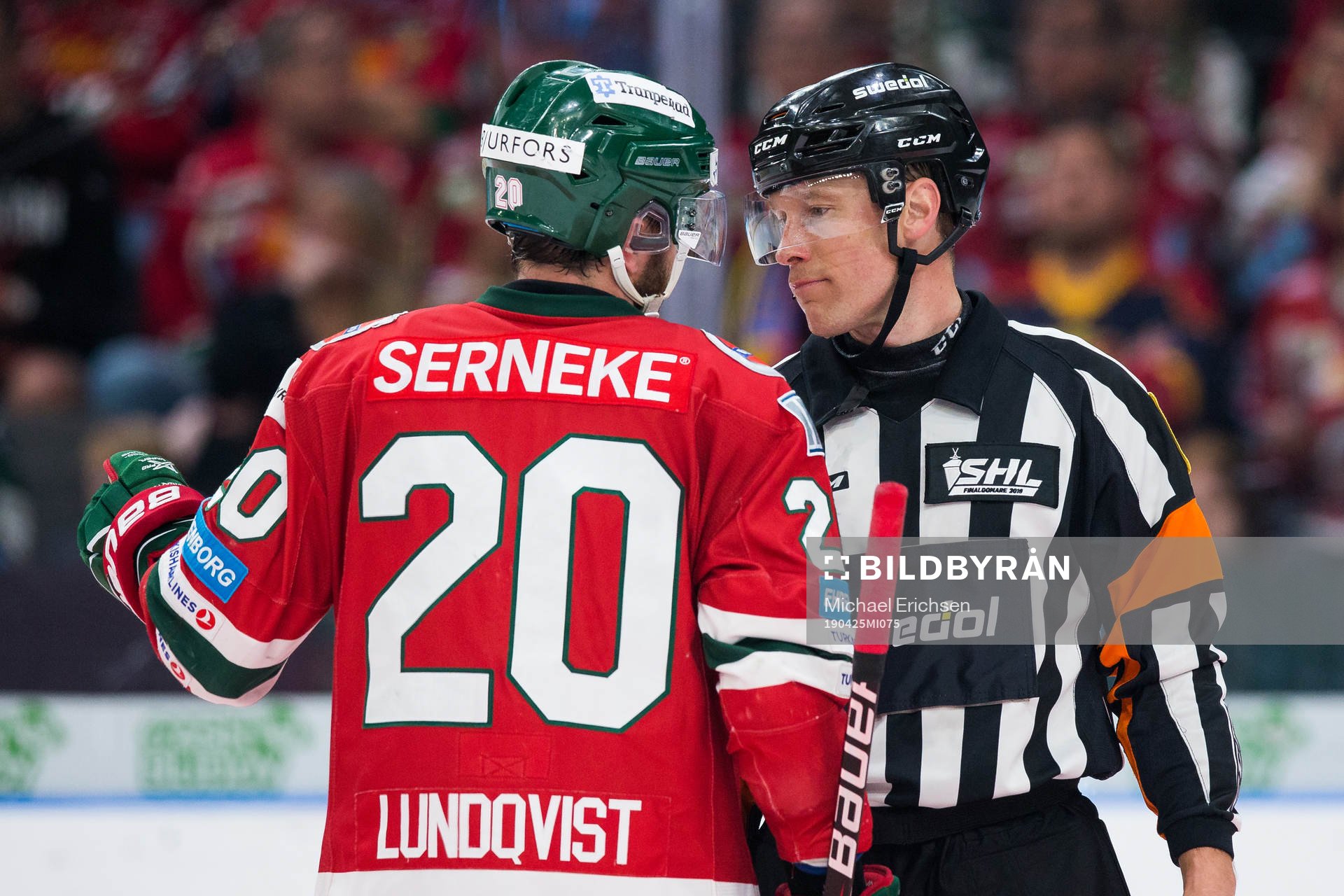Frölundas Joel Lundqvist och Domare Tobias Björk