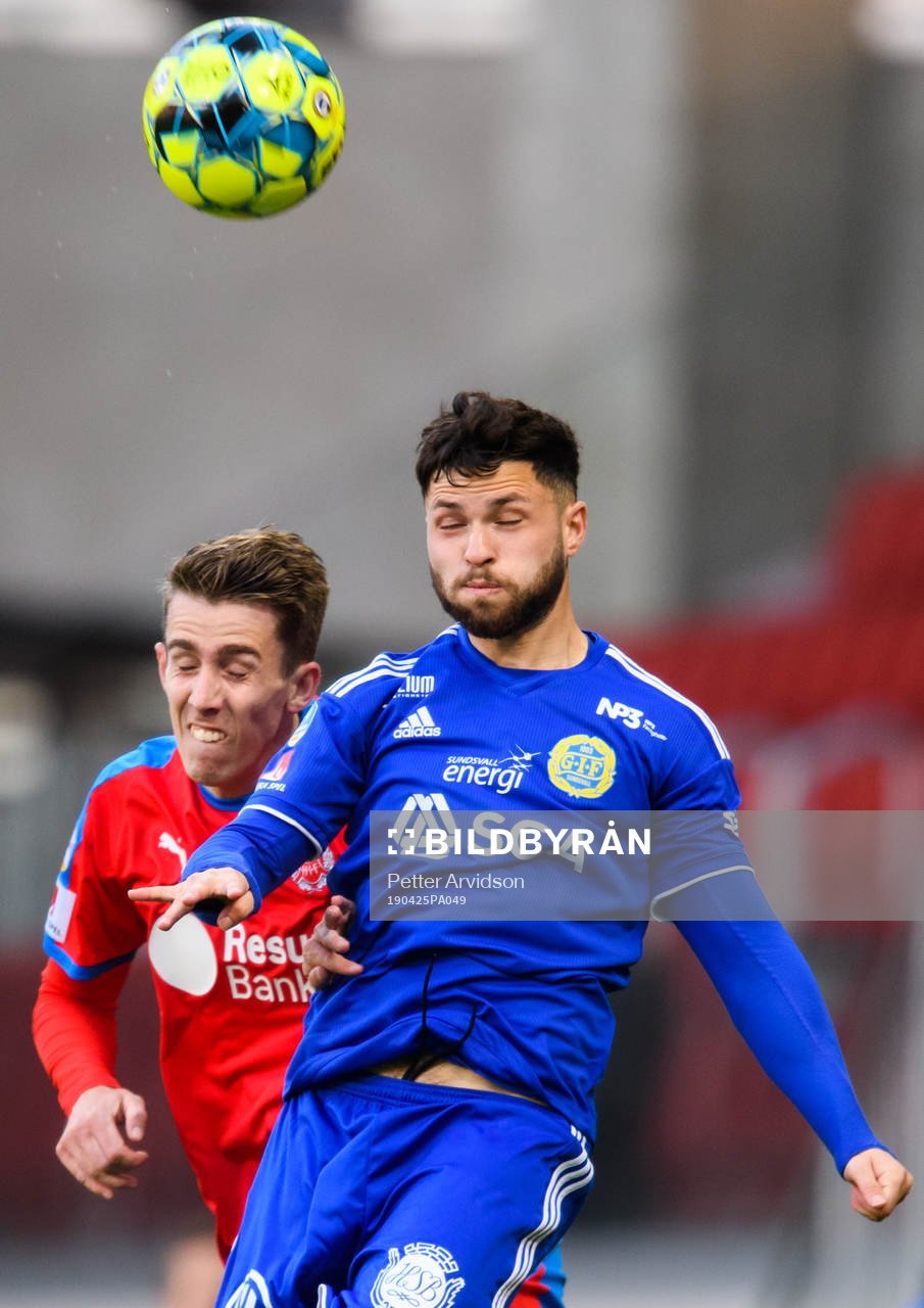 Helsingborgs Adam Eriksson och Sundsvalls Jonathan Tamimi