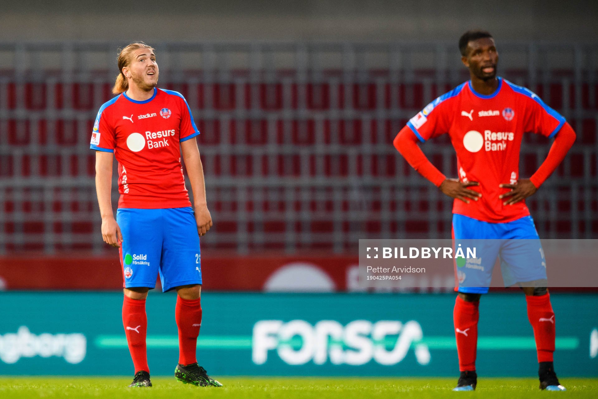 Helsingborgs Charlie Weberg och Mohammed Abubakari deppar