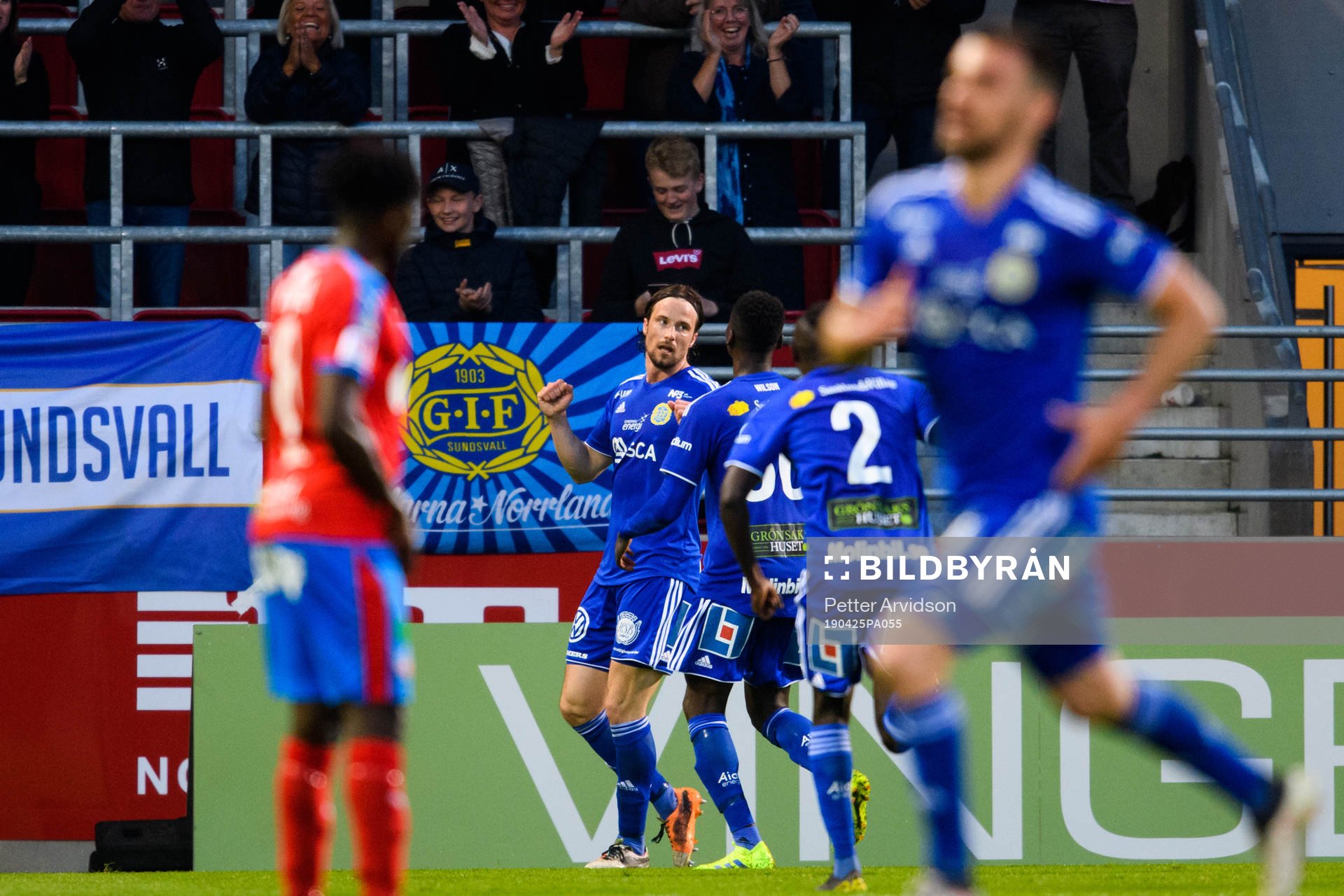 Sundsvalls Linus Hallenius jublar