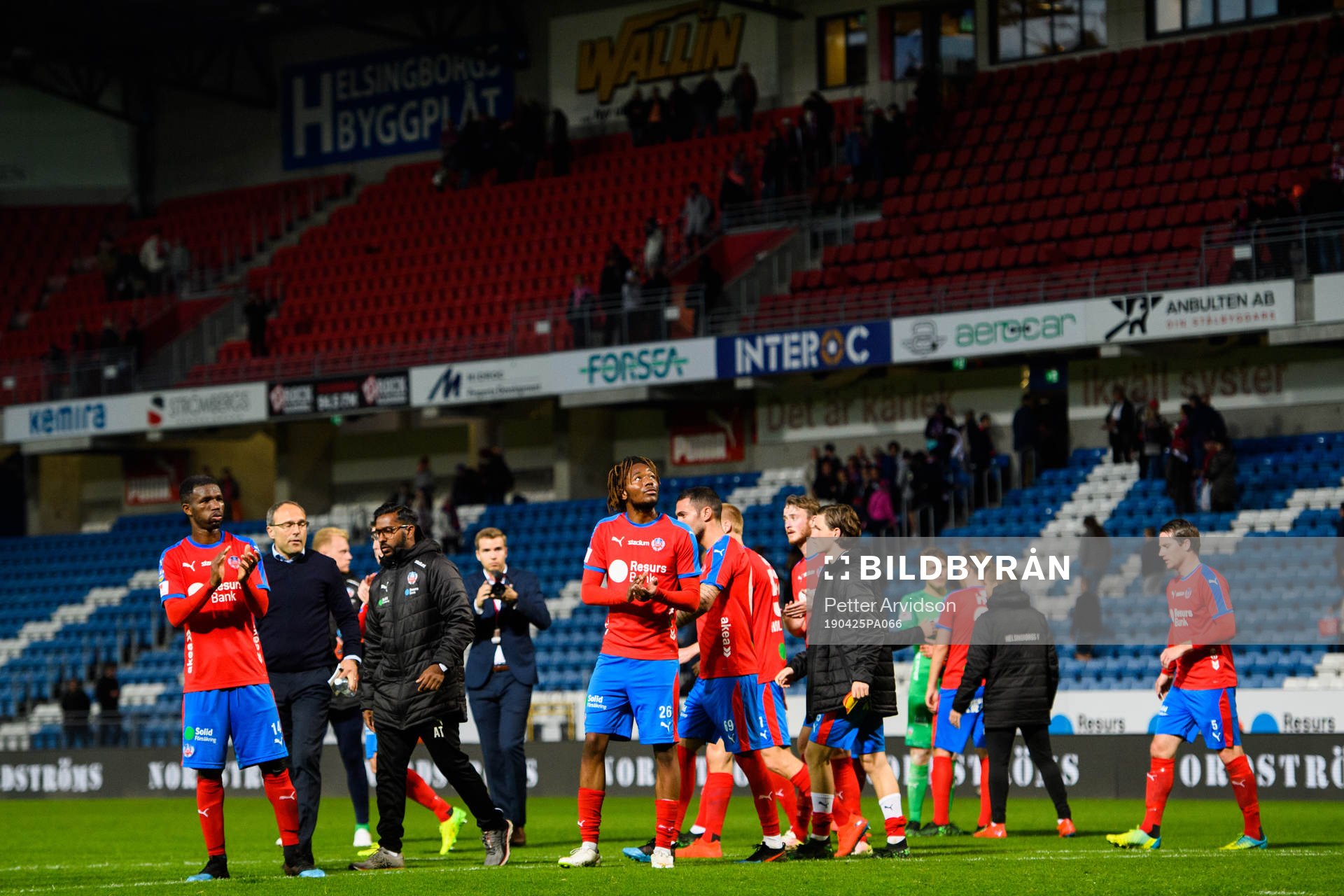Helsingborgs spelare tackar publiken