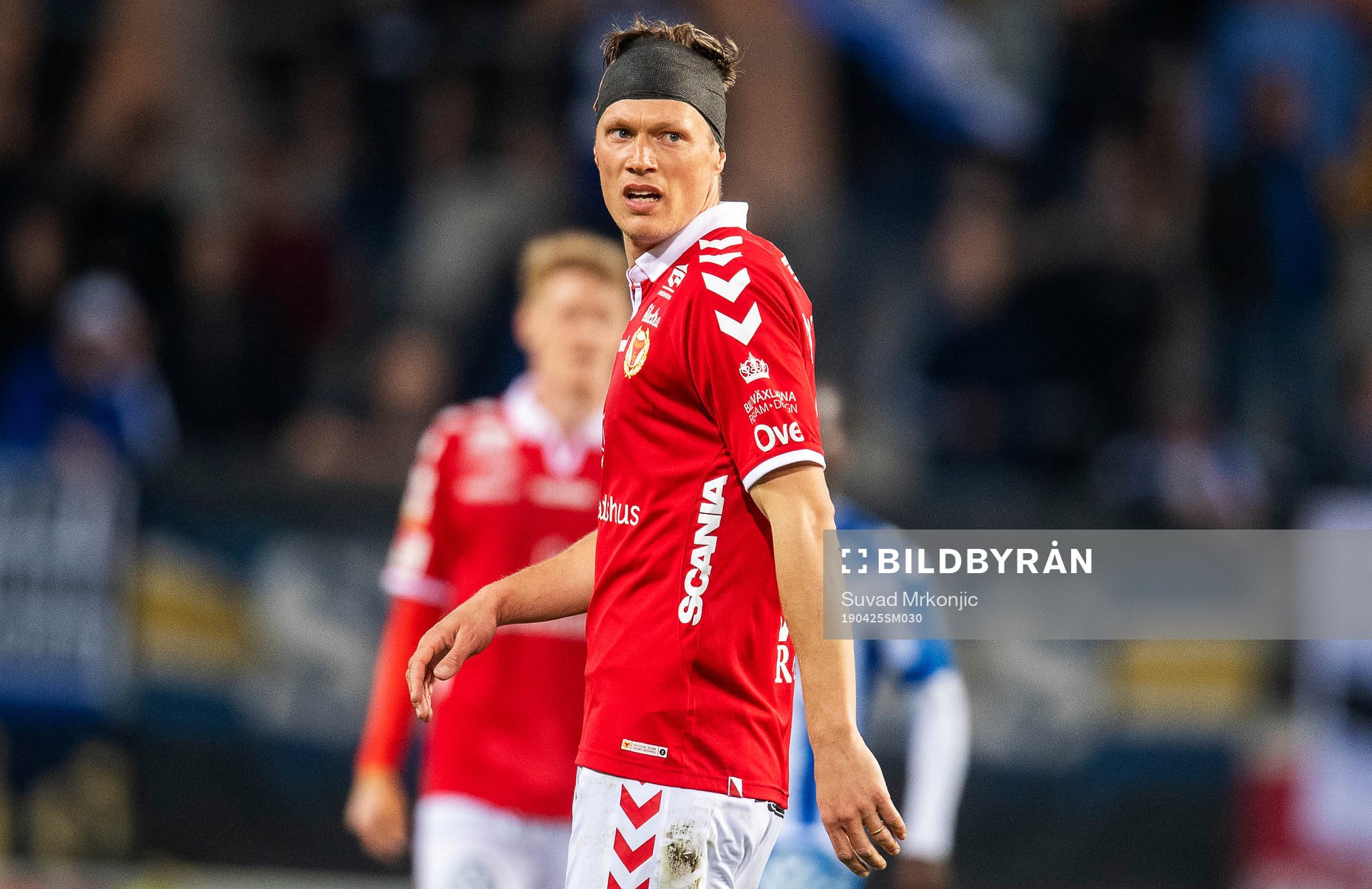 Kalmars Viktor Elm med huvudbandage