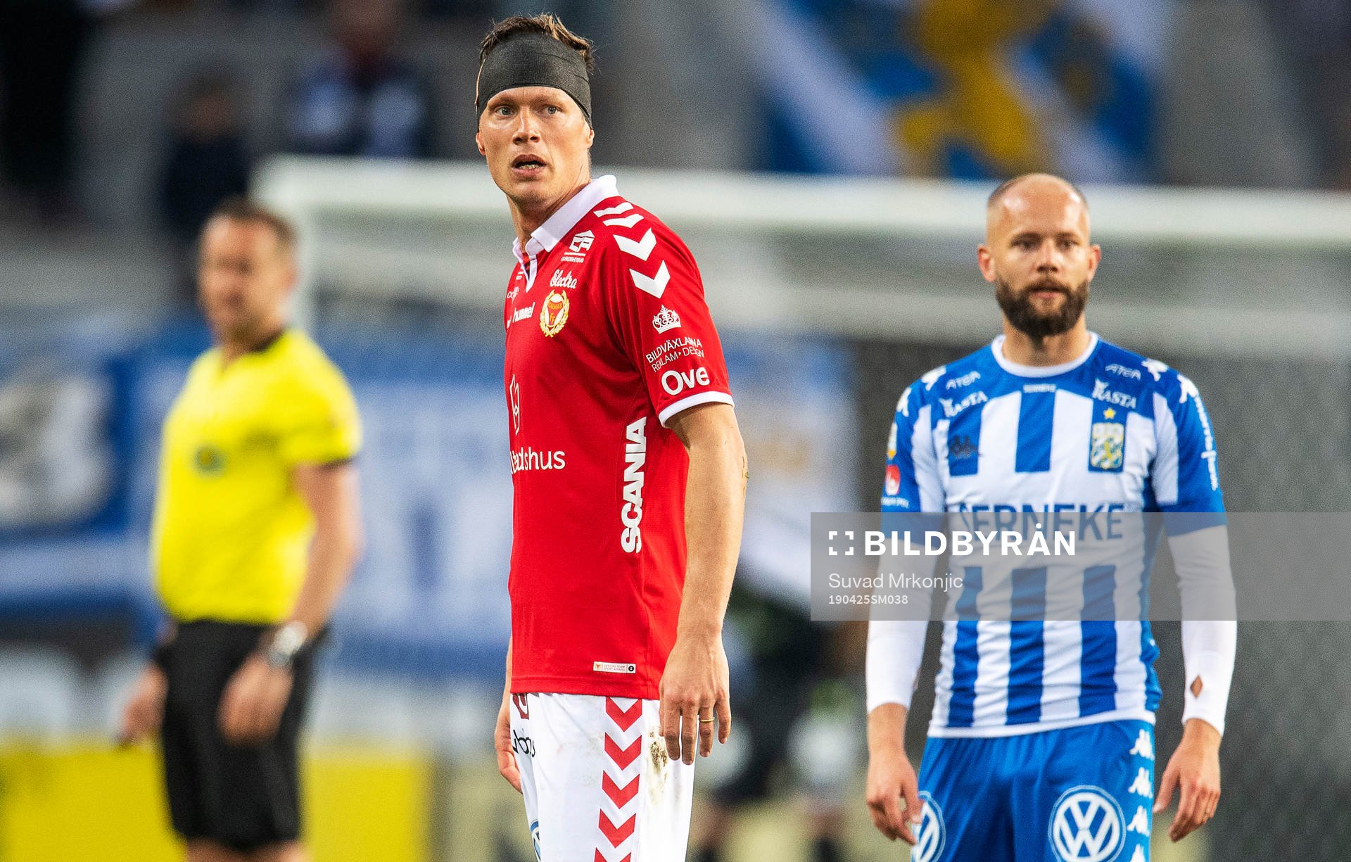 Kalmars Viktor Elm med huvudbandage och IFK Göteborgs