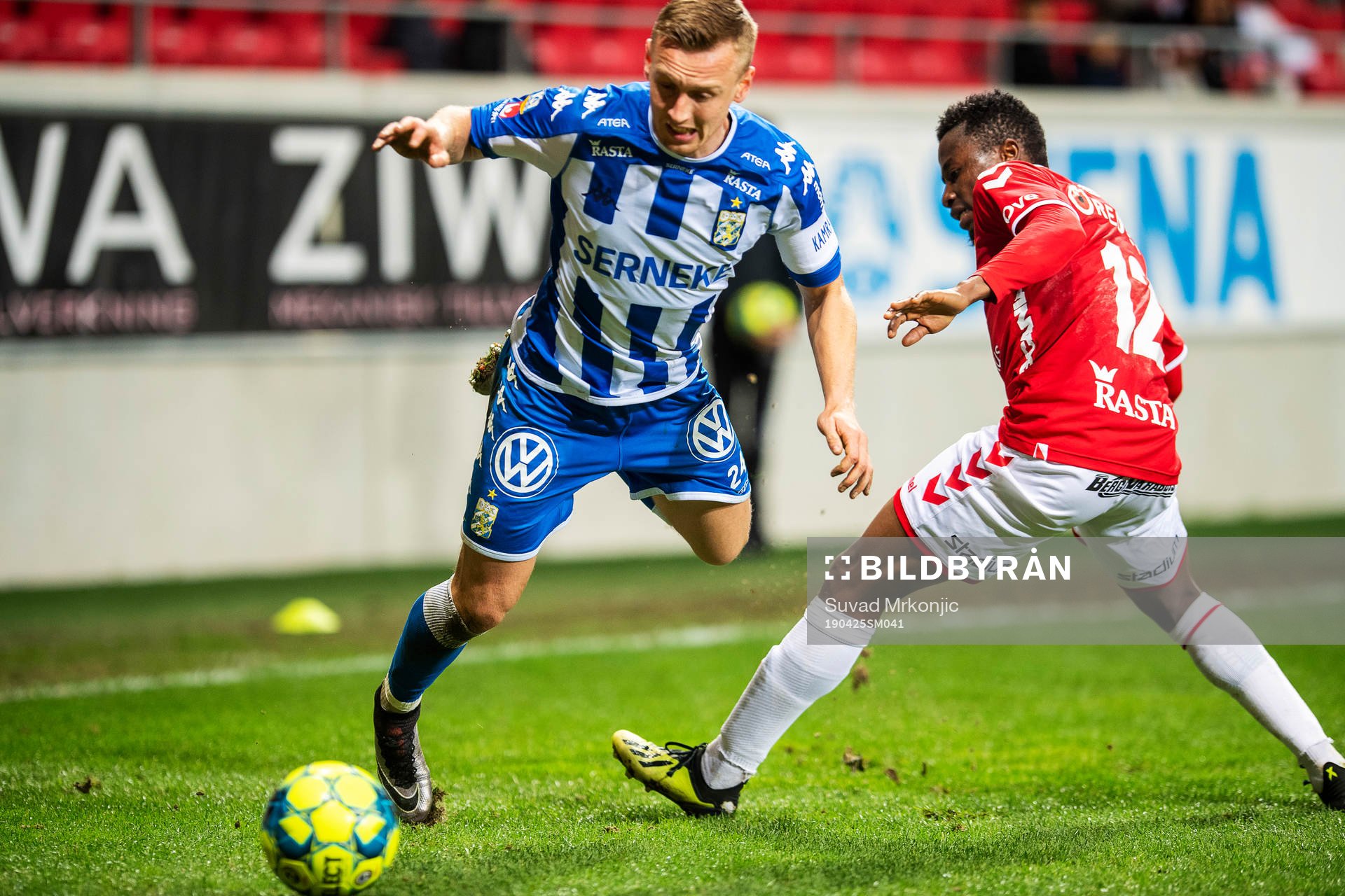 Kalmars Chima Akas och IFK Göteborgs Sebastian Ohlsson