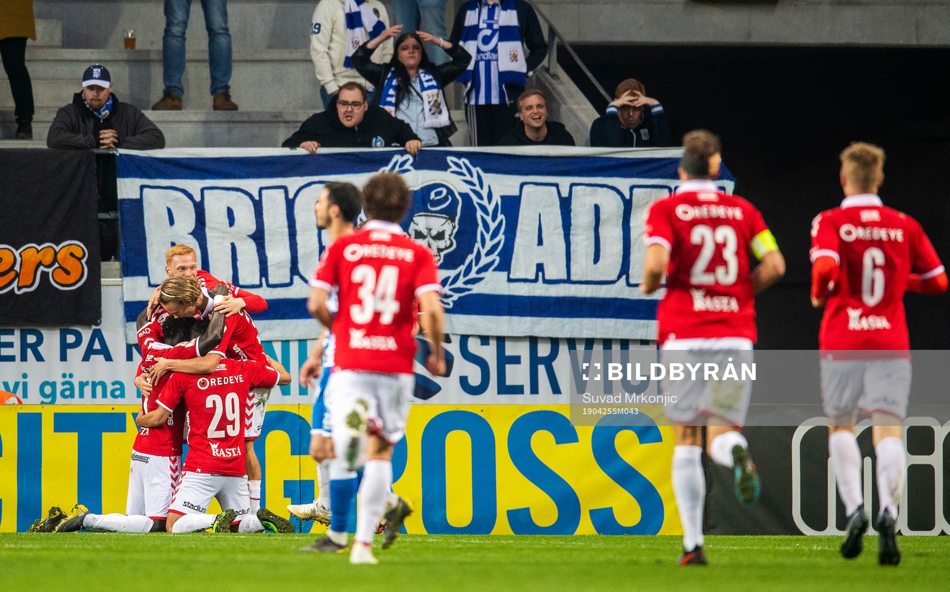 Kalmars Papa Alioune Diouf jublar med lagkamrater