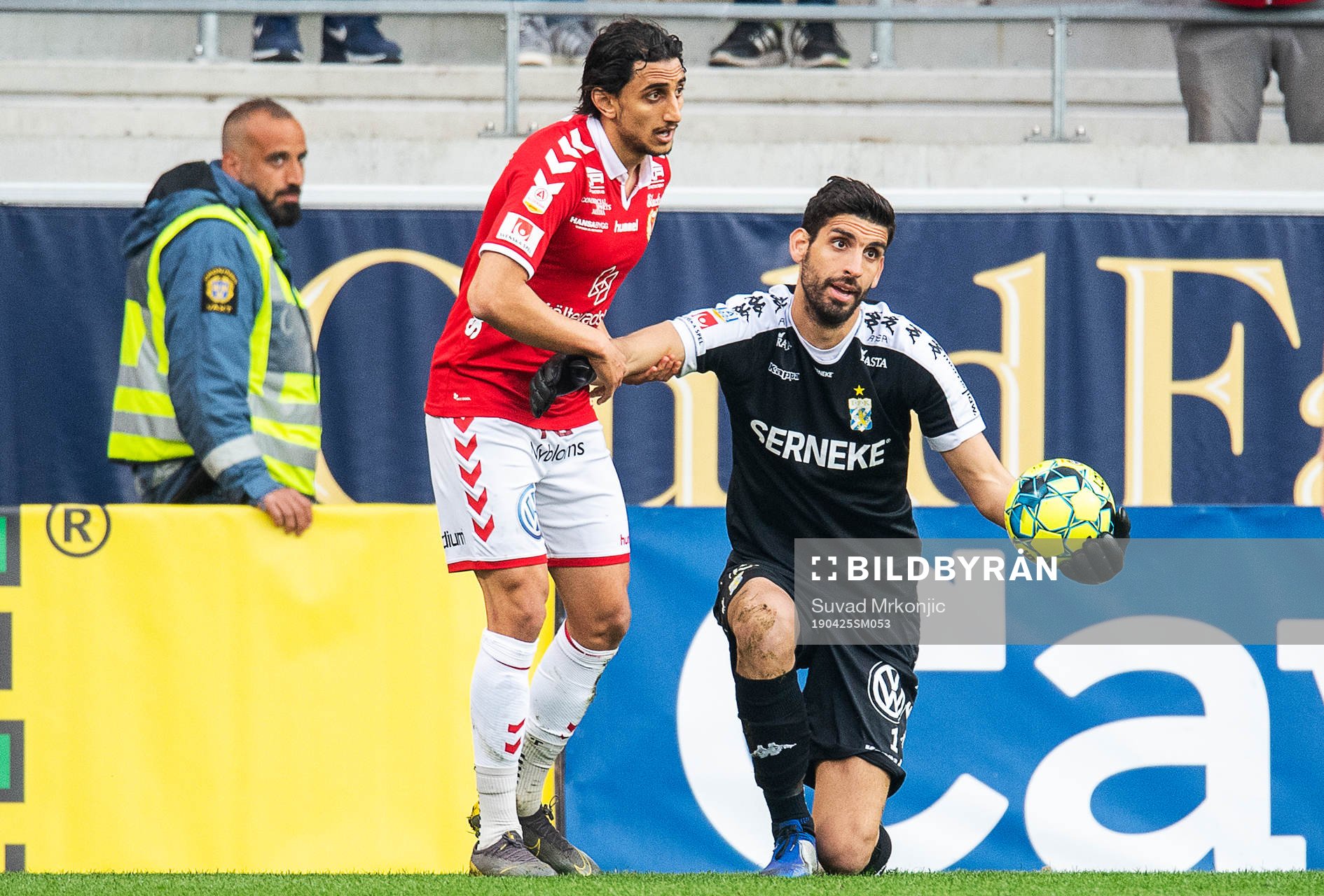 Kalmars Mahmoud Eid och IFK Göteborgs målvakt Giannis