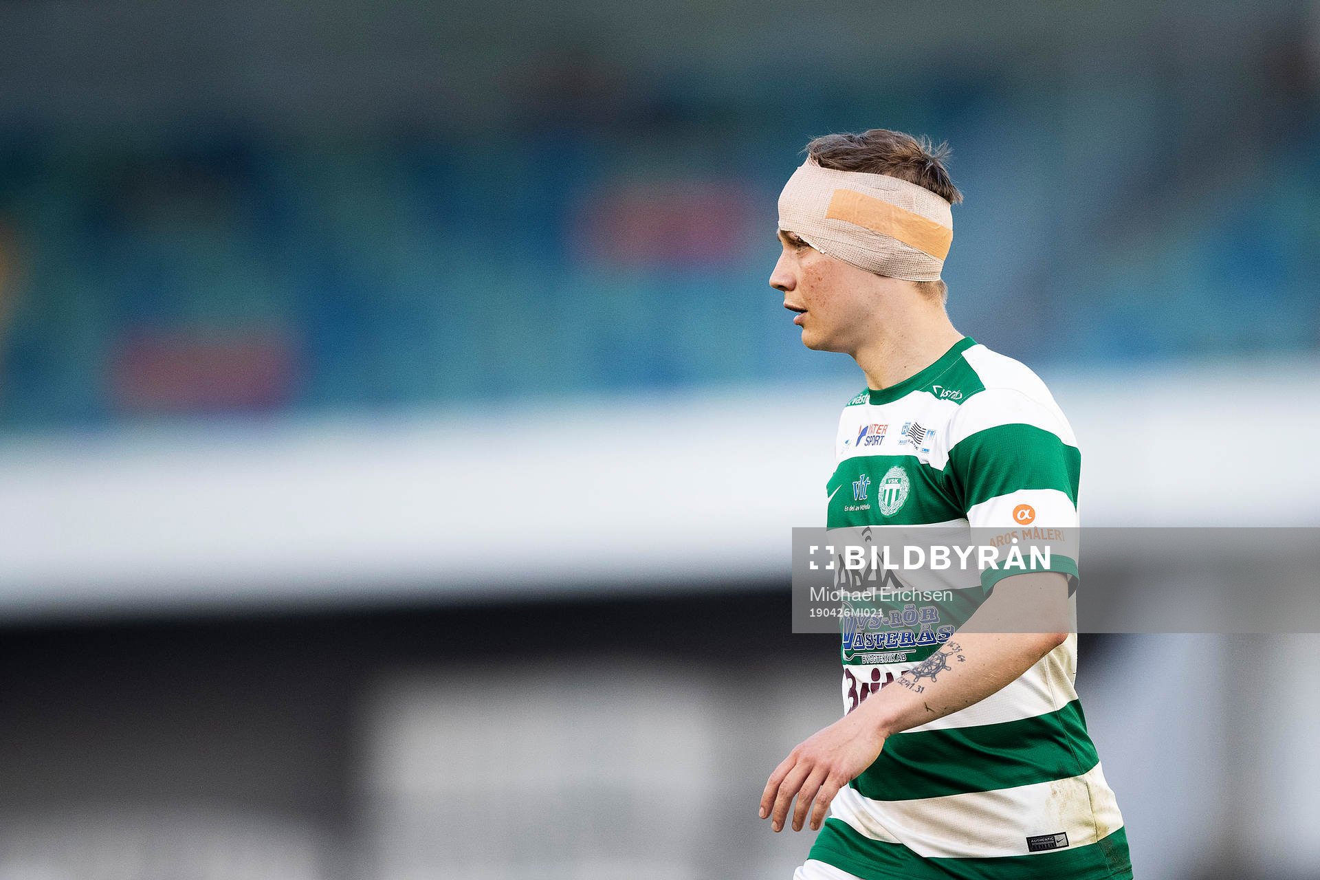 Västerås Dennis Persson med bandage runt huvudet