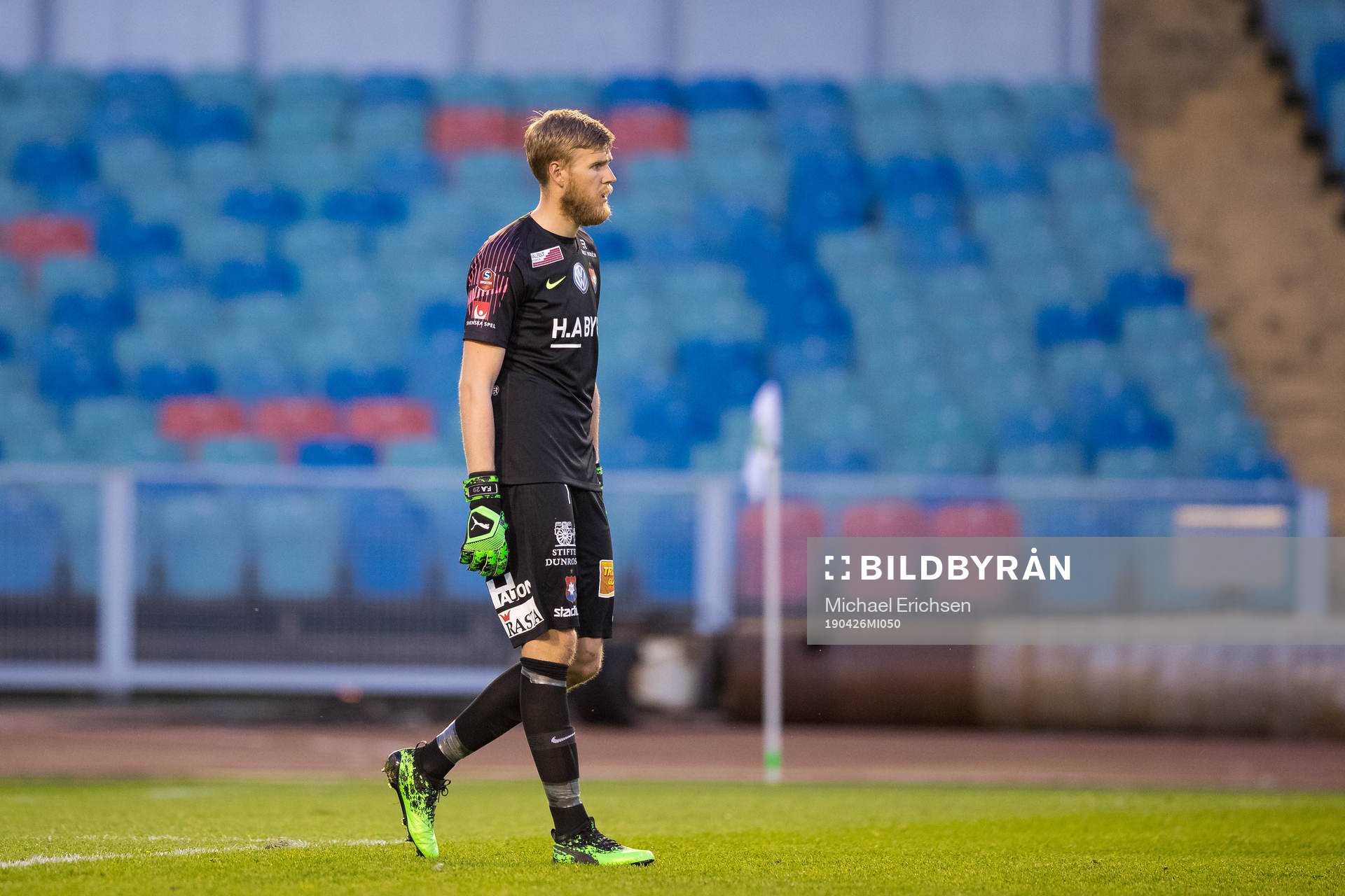 Örgrytes målvakt Fredrik Andersson deppar