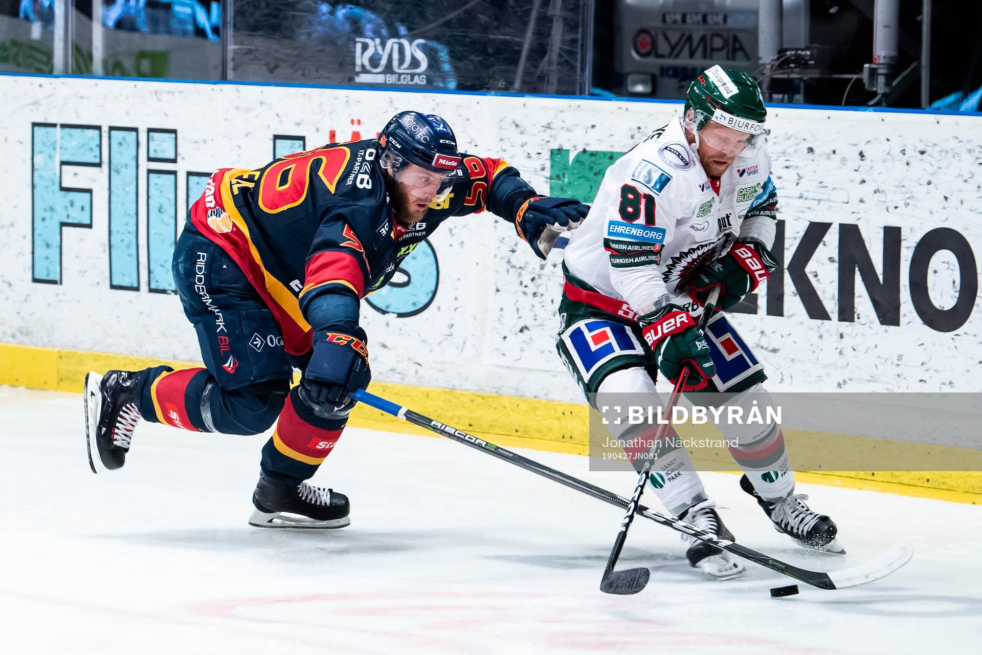 Djurgårdens Robin Norell och Frölundas Ryan Lasch i kamp