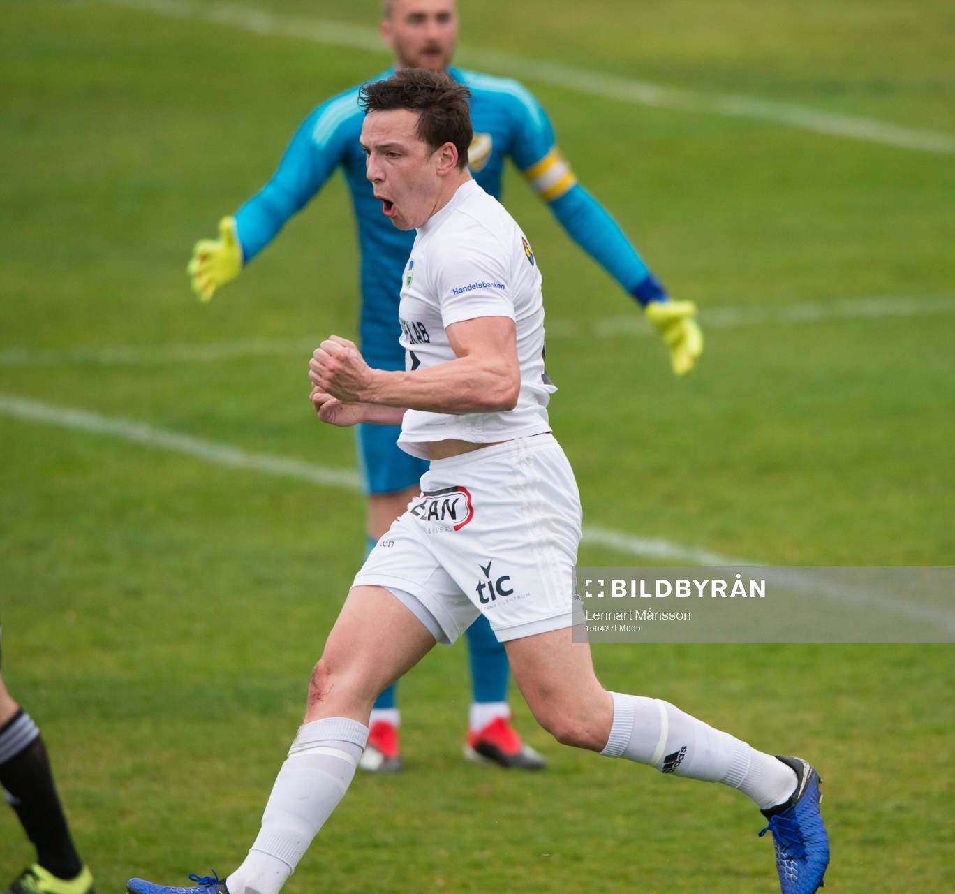 Österlen har gjort 0-1 bakom målvakten Alexander Nilsson