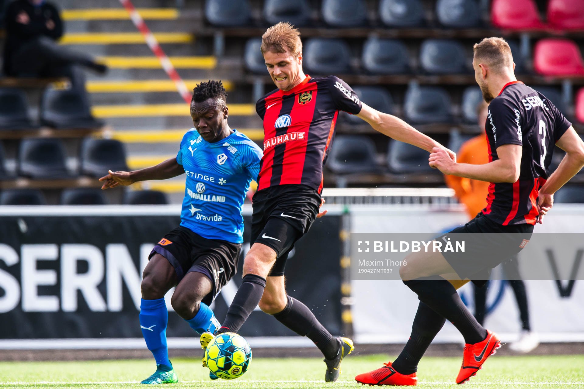 Halmstads Thomas Boakye och Brommapojkarnas Oscar Pehrsson