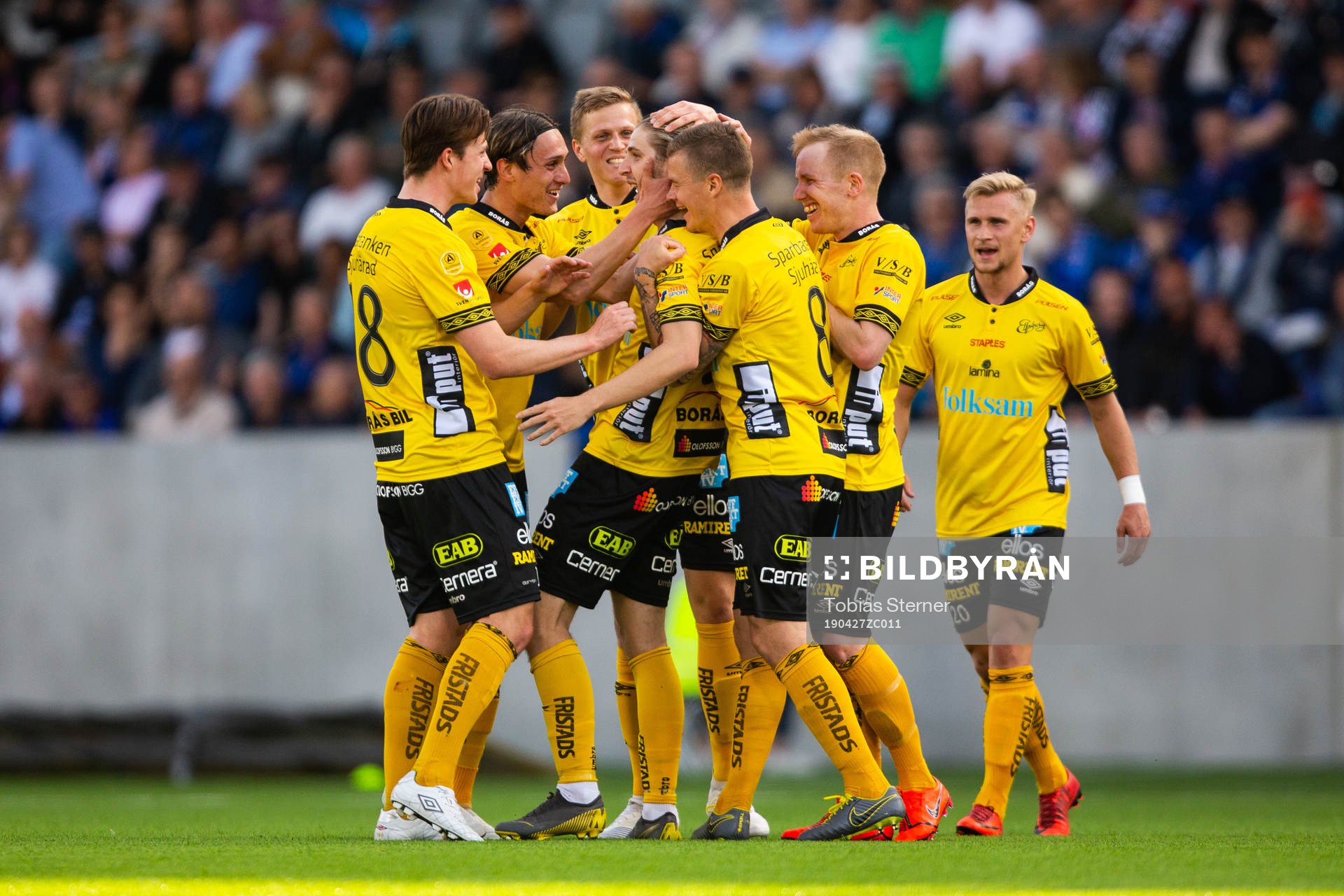 Elfsborgs Pawel Cibicki jublar med lagkamrater