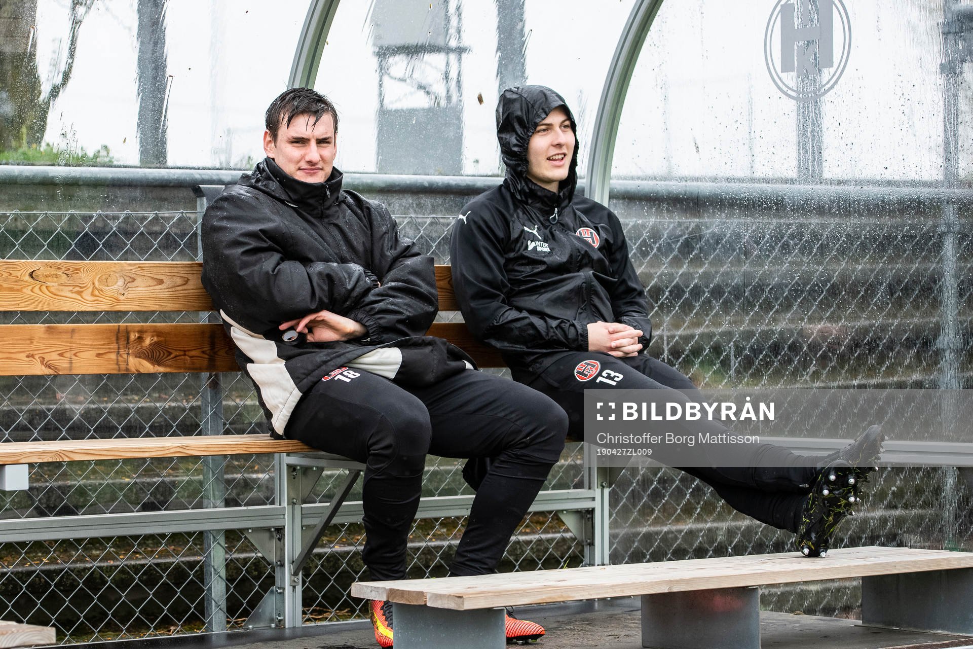 Hittarps Axel Grahn och Dragos Daniel Farcas Lohan sitter