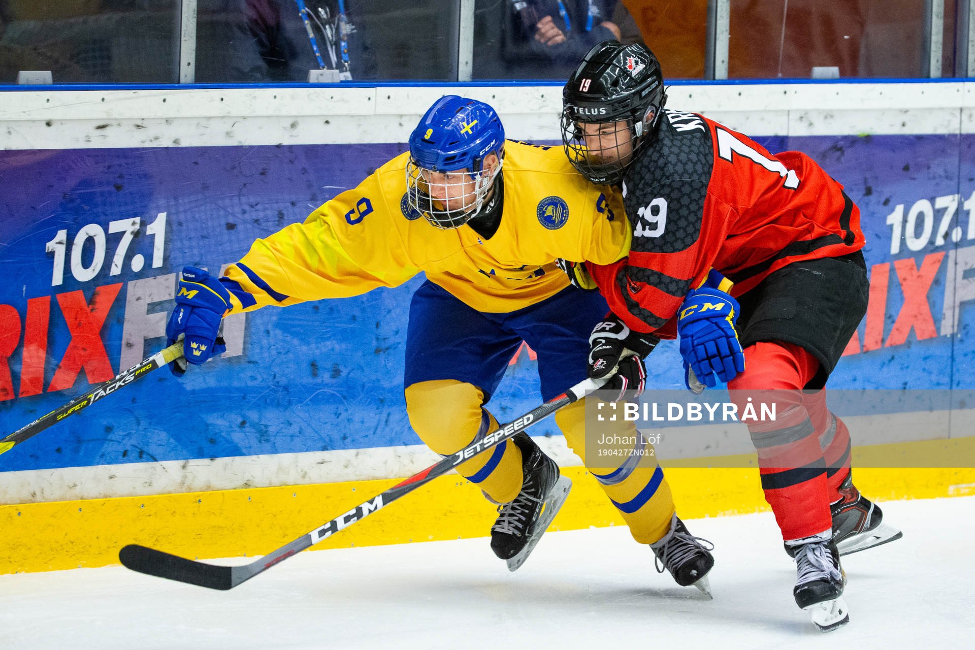 Ludvig Hedström of Sweden and Peyton Krebs of Canada